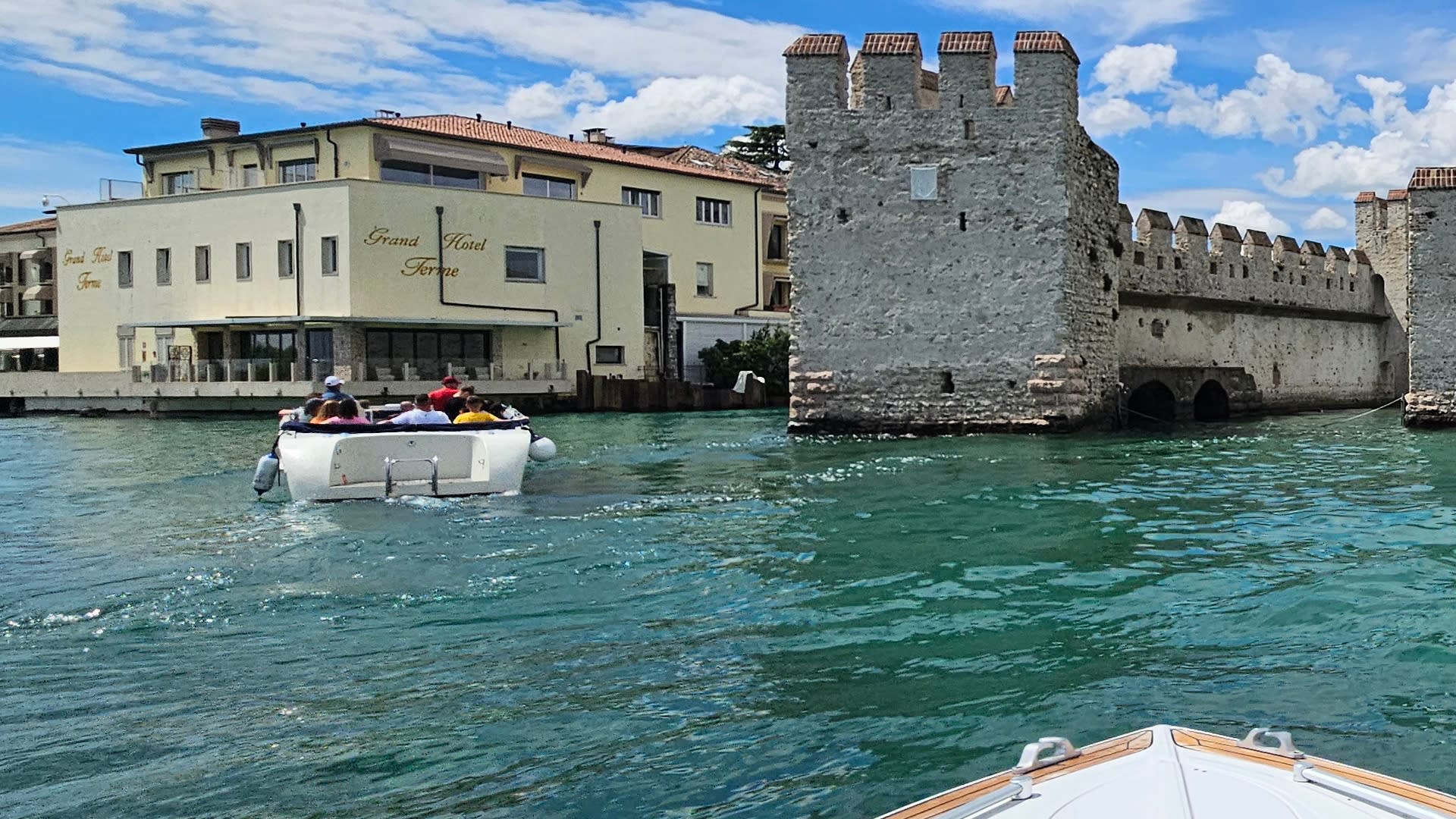 Verona, Sirmione and Lake Garda tour from Milan - Thumbnail 2