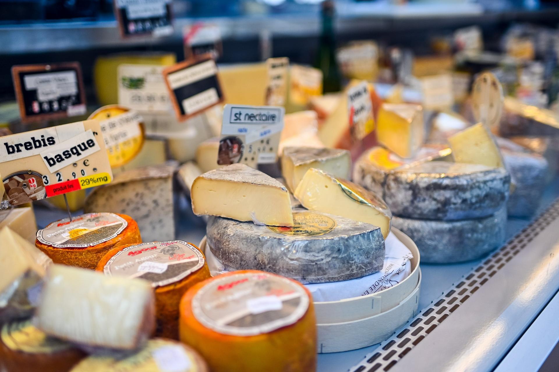 Le Marais Food Tour with Tastings and Wine in Paris - Thumbnail 4