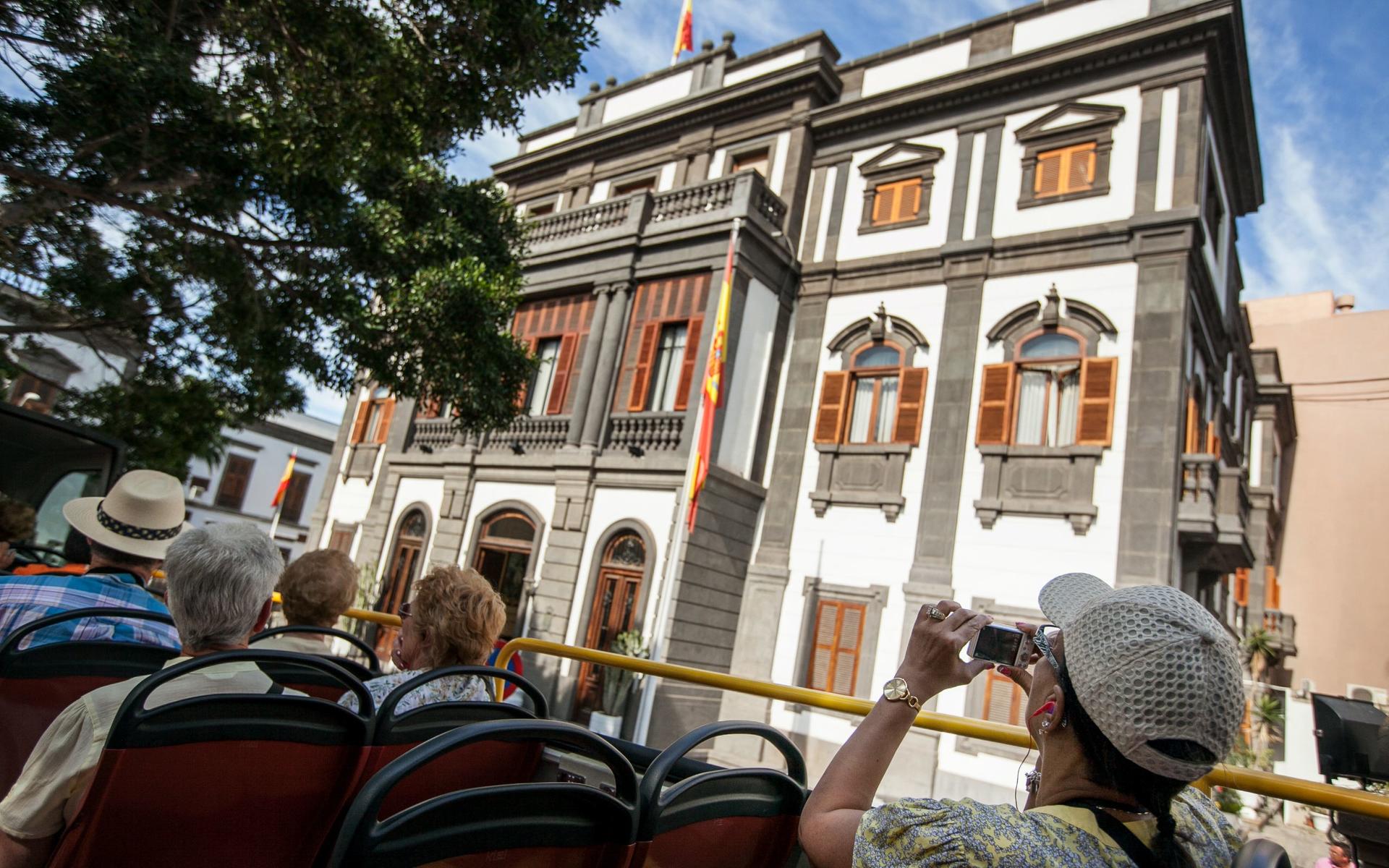 Santa Cruz de Tenerife Hop-On-Hop-Off Bus by City Sightseeing - Thumbnail 3