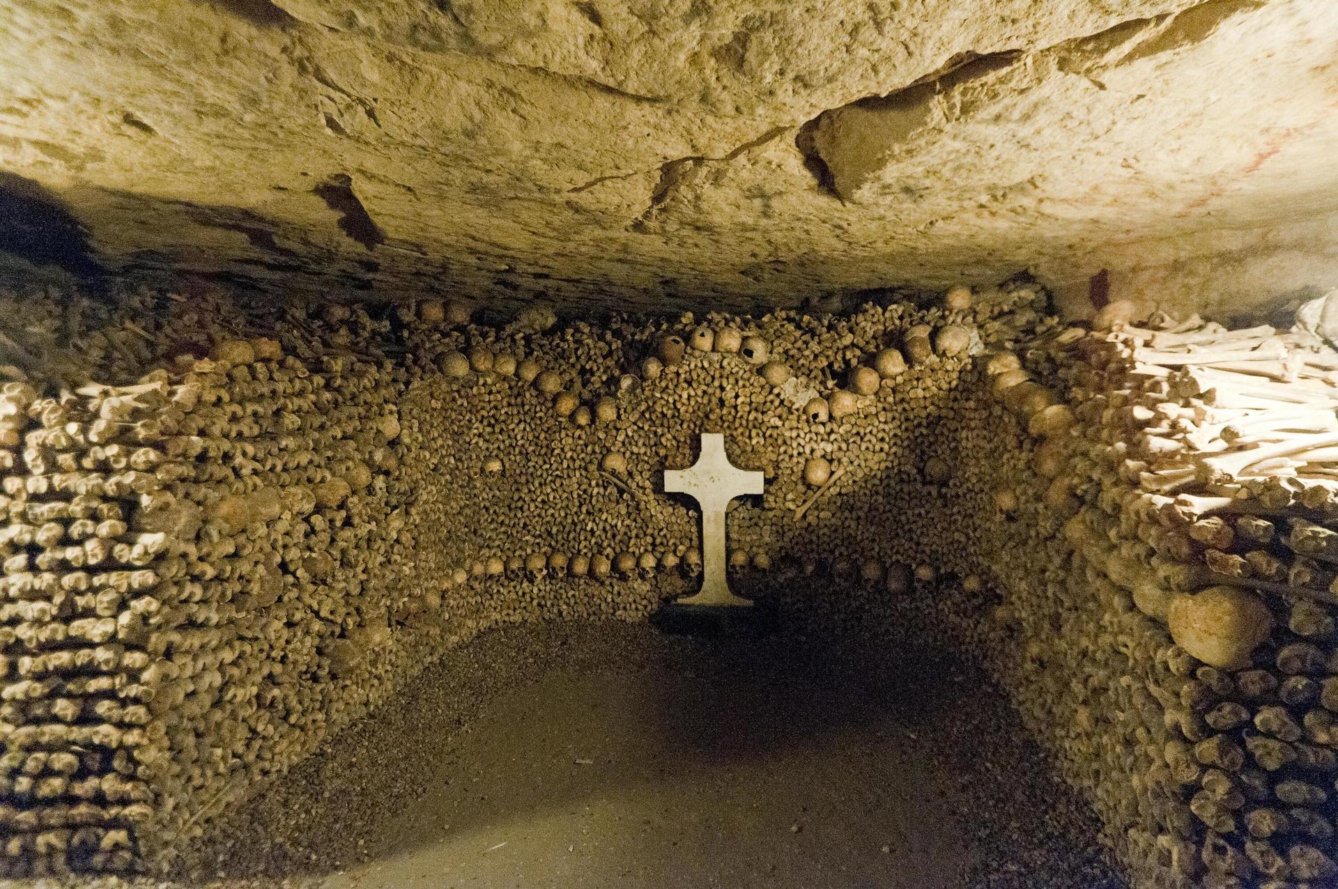 Paris Catacombs Guided Tour with Skip-the-Line & Restricted Areas - Thumbnail 7