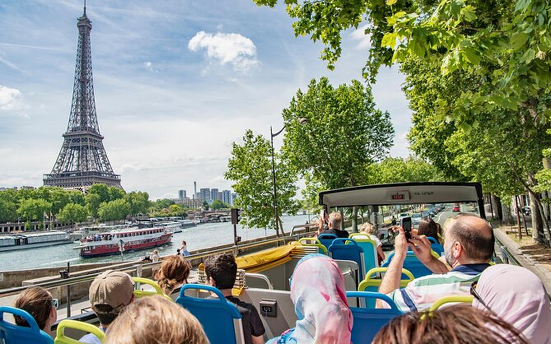 Paris Hop-On Hop-Off Bus Ticket from Disneyland Paris - Thumbnail 3