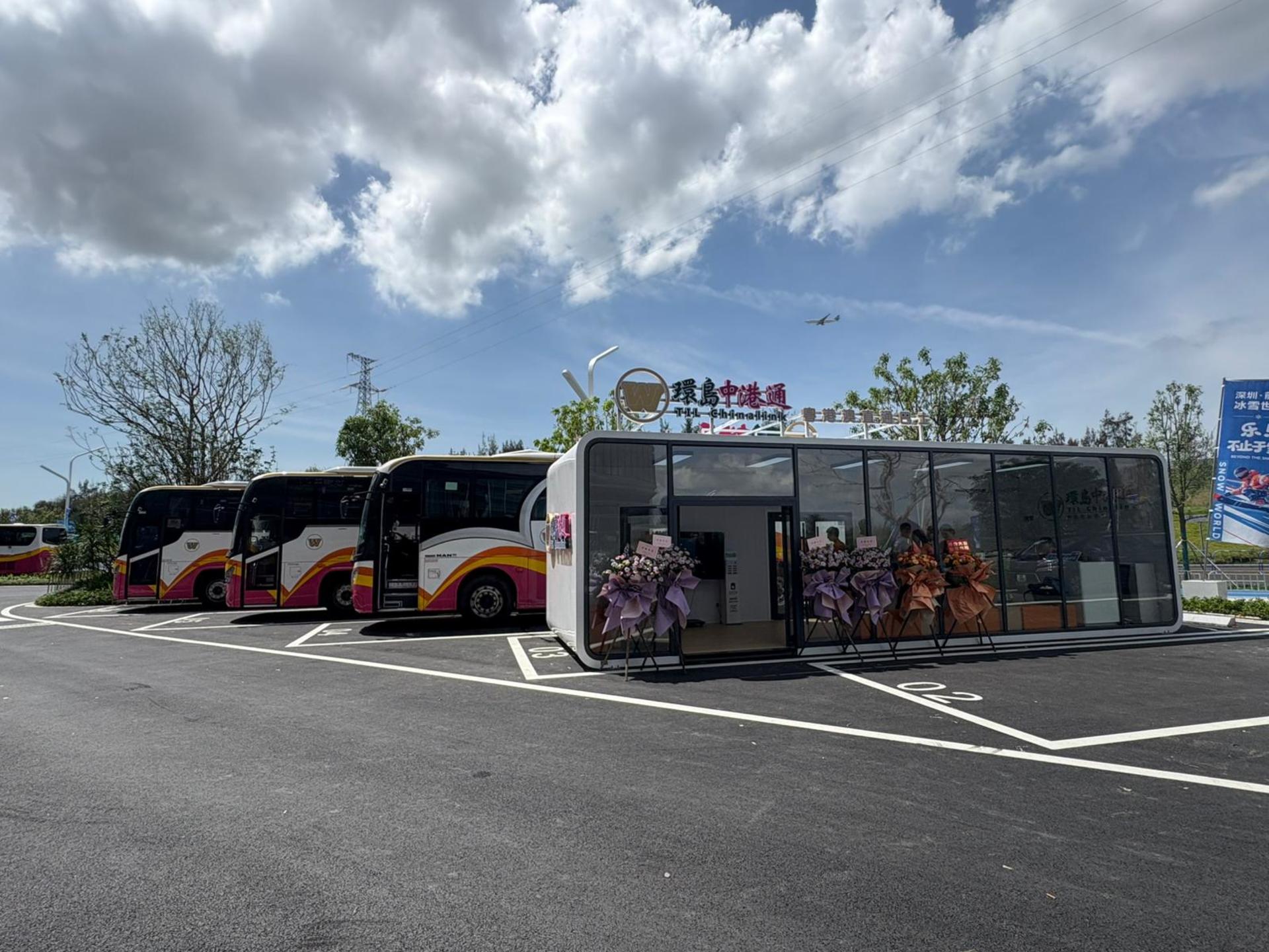 Direct bus between Hong Kong and Shenzhen Huafa Snow BONSKI - Thumbnail 4