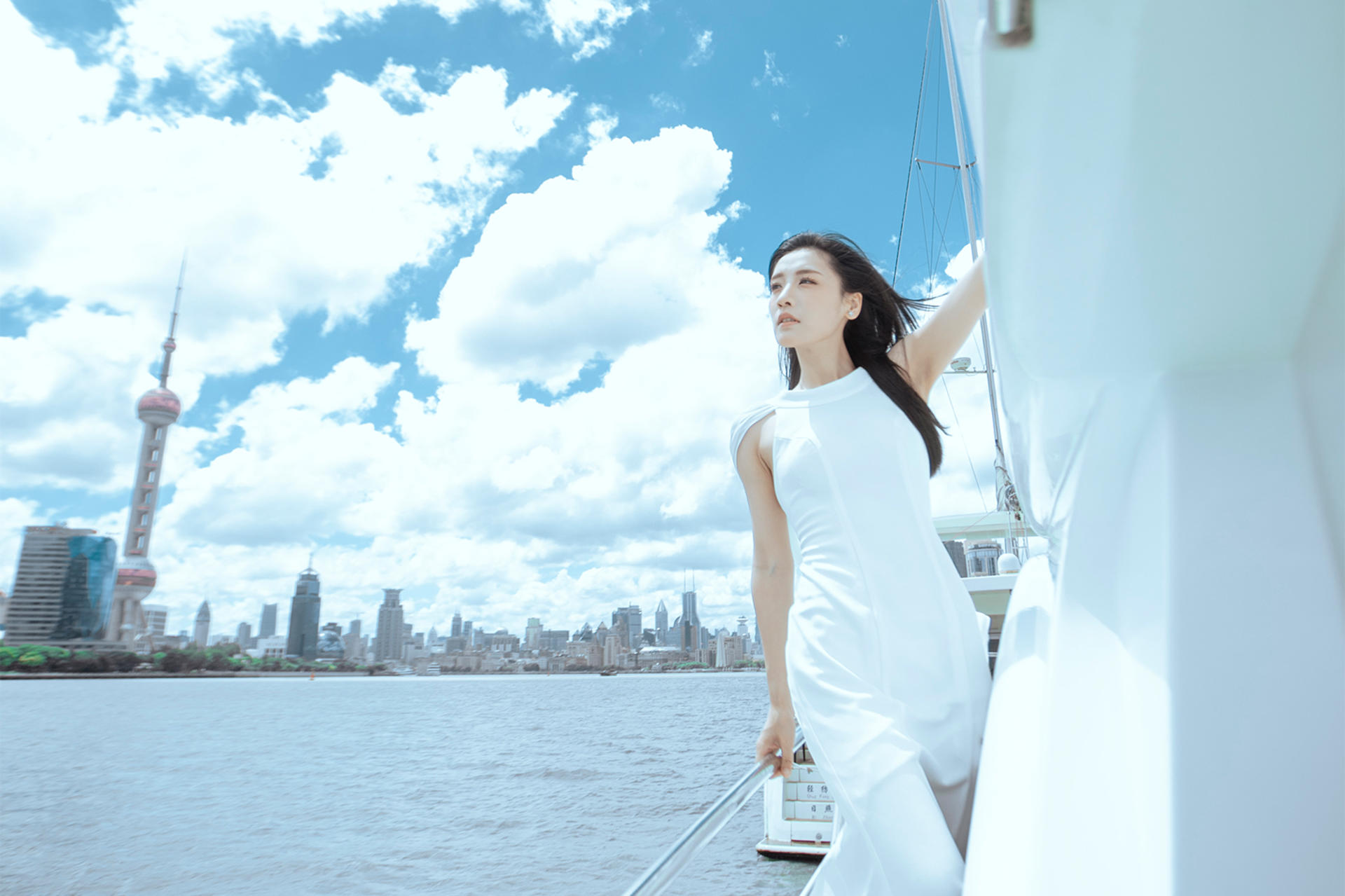 Shanghai Bund single person yacht photography service, approximately 2 hours, includes clothing and styling. - Thumbnail 4