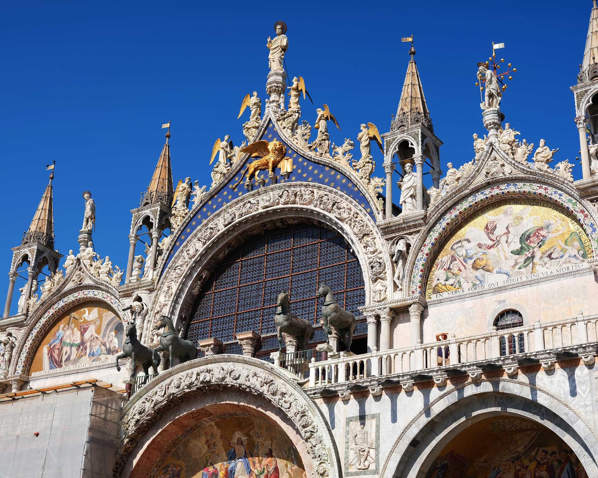 Venice Golden Basilica, Doge's Palace, and Gondola Tour - Thumbnail 4