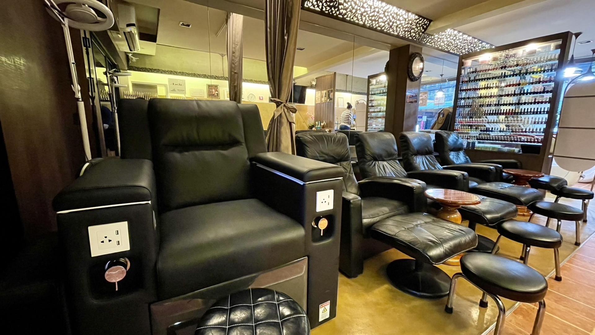 Lek Massage at Sukhumvit 22 Experience in Bangkok - Thumbnail 4
