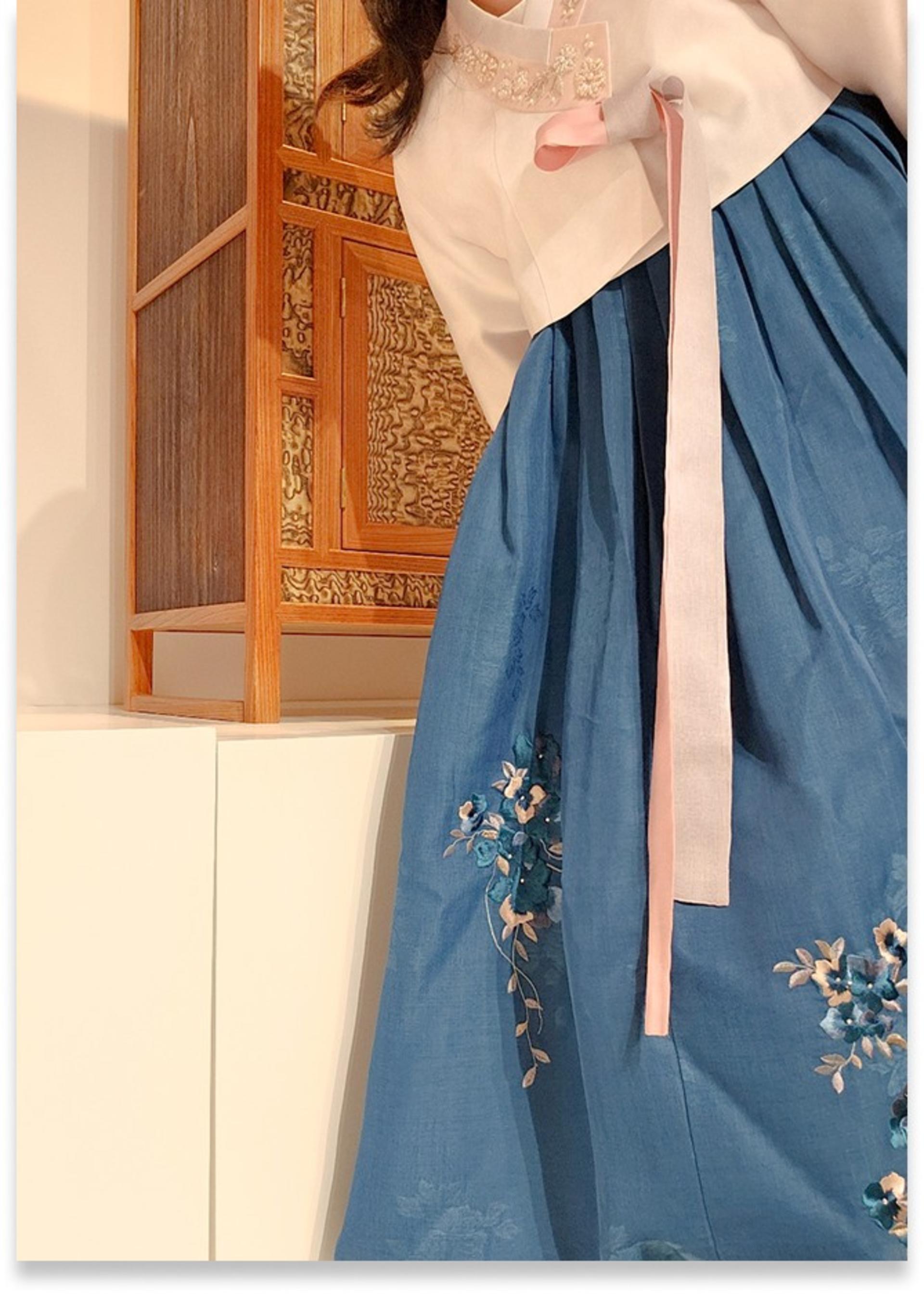 Seoul: Traditional Hanbok Rental Experience - Thumbnail 4