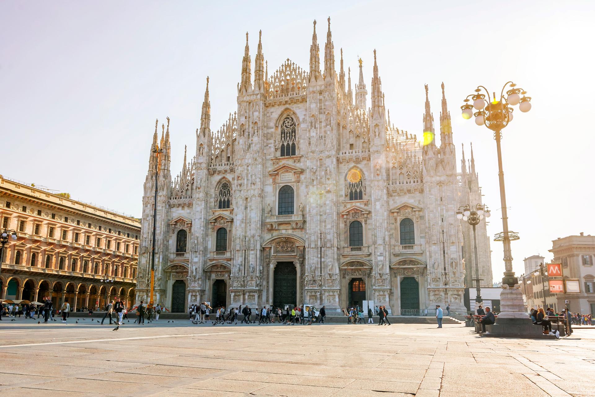 Milan Skip-the-Line Duomo Cathedral & Rooftop Guided Tour - Image 1