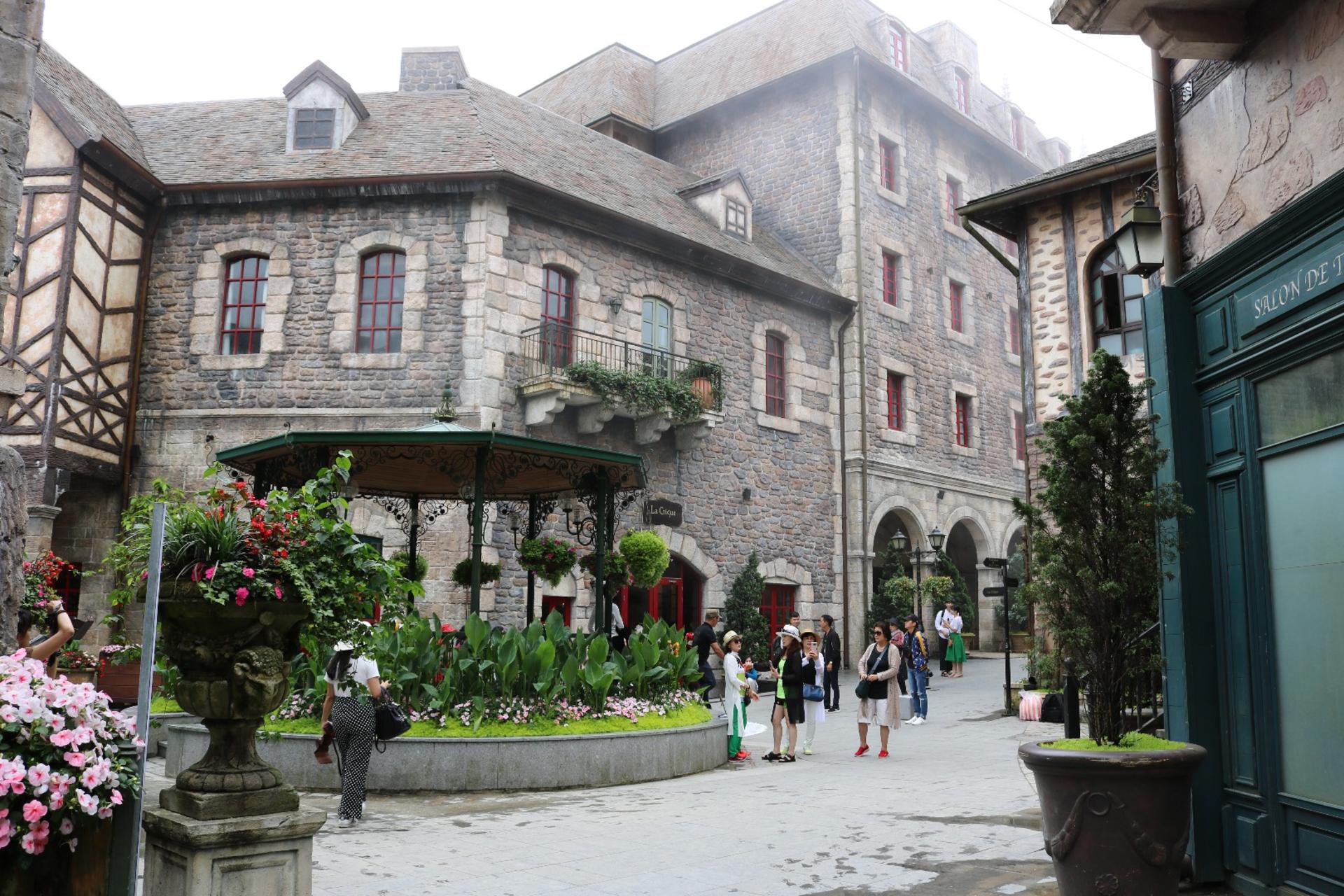 Ba Na Hills Day Trip from Da Nang with Chinese-Speaking Guide - Thumbnail 3