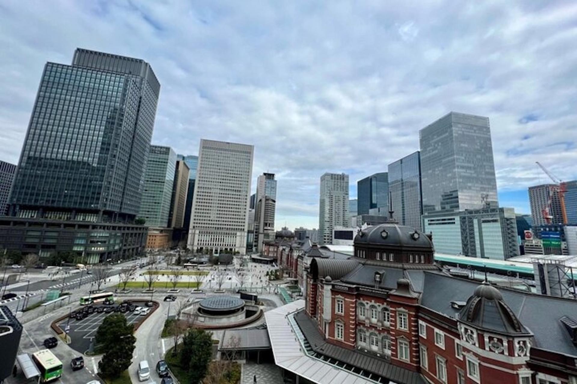 Tokyo: Imperial Palace & Tokyo Station Walking Tour - Thumbnail 4