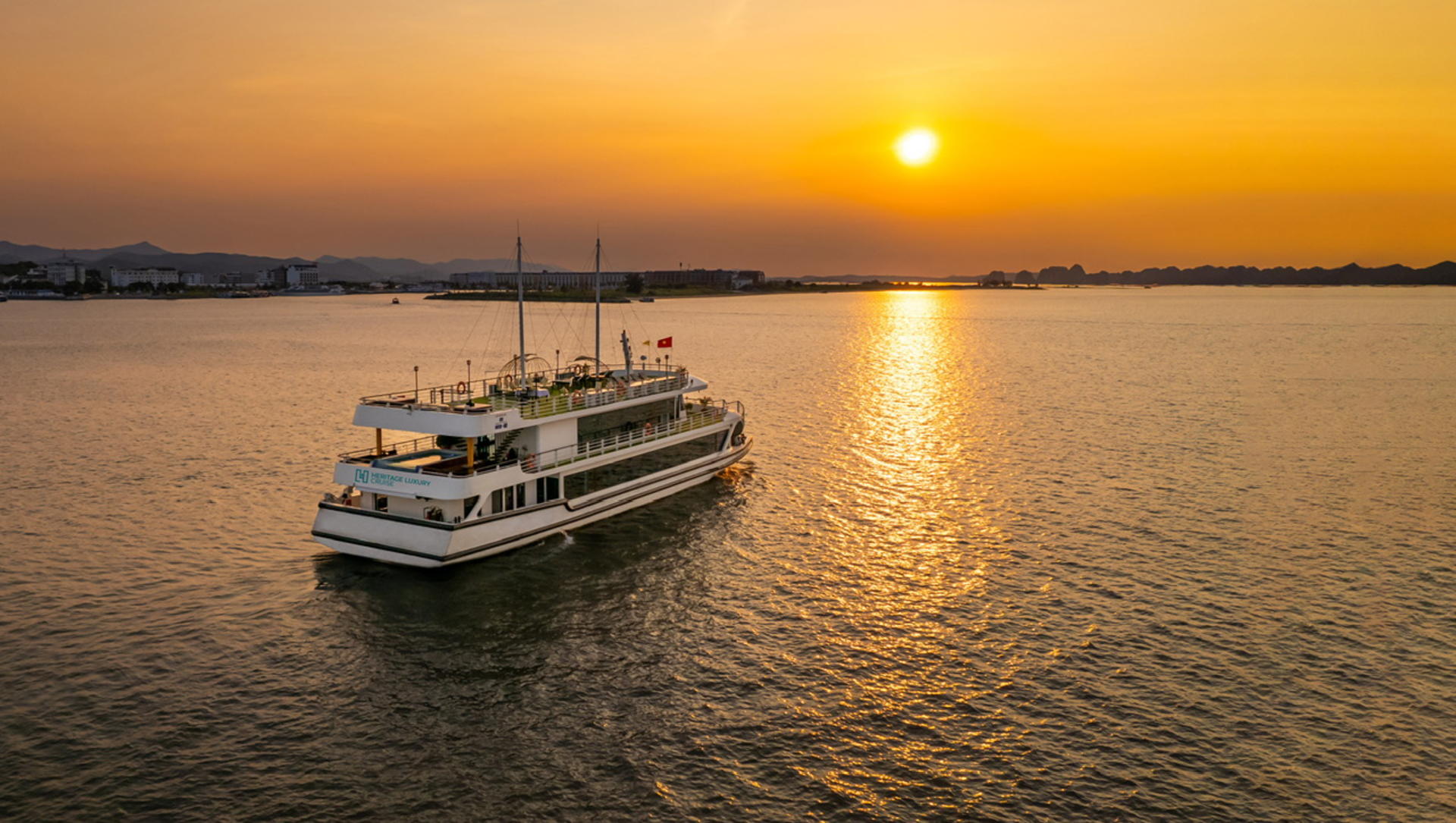 Heritage Luxury Day Cruise: Ha Long Bay Tour with Ti Top & Sung Sot - Thumbnail 2