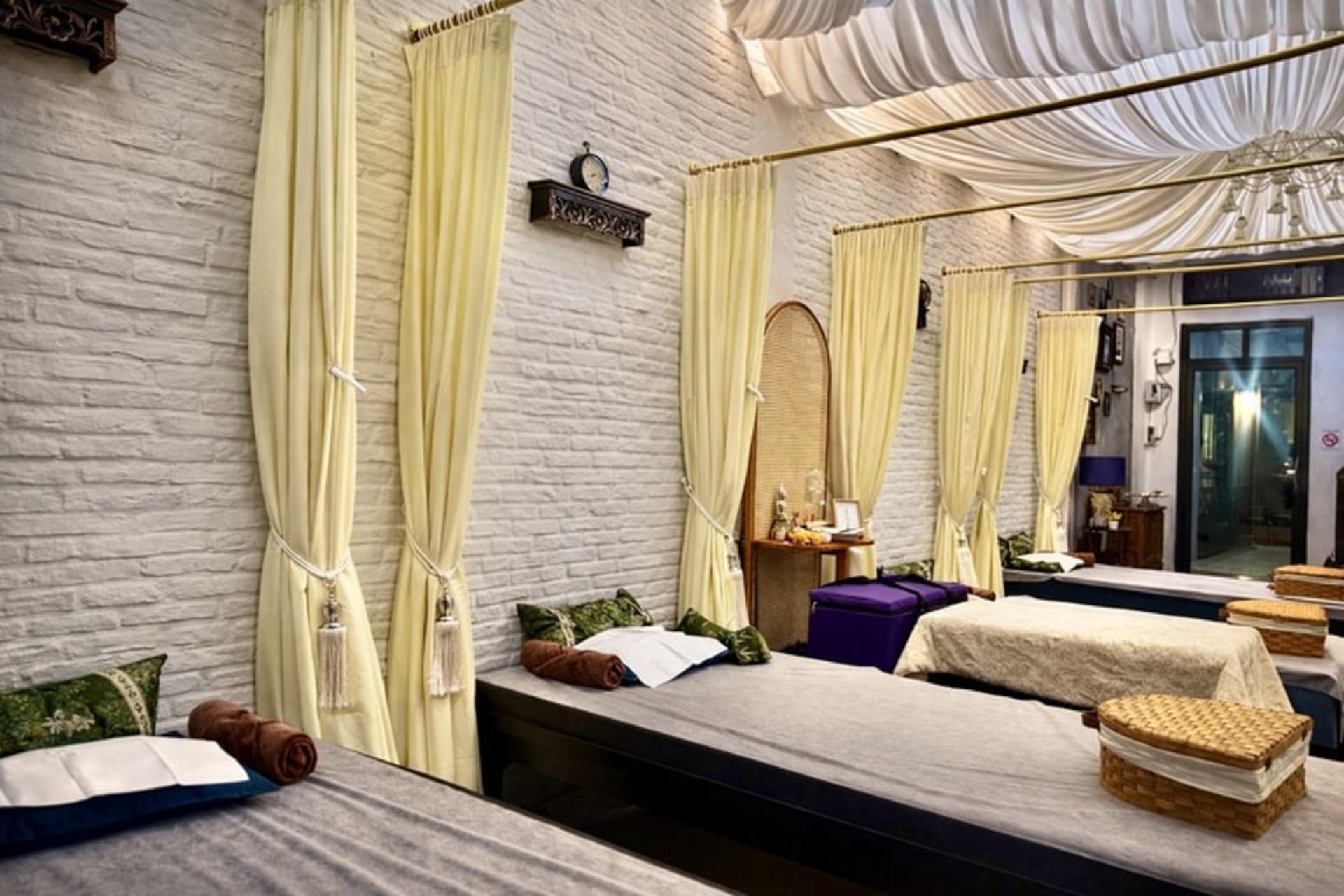CHUPRAN Health & Massage at Homprung Cafe in Bangkok - Thumbnail 4