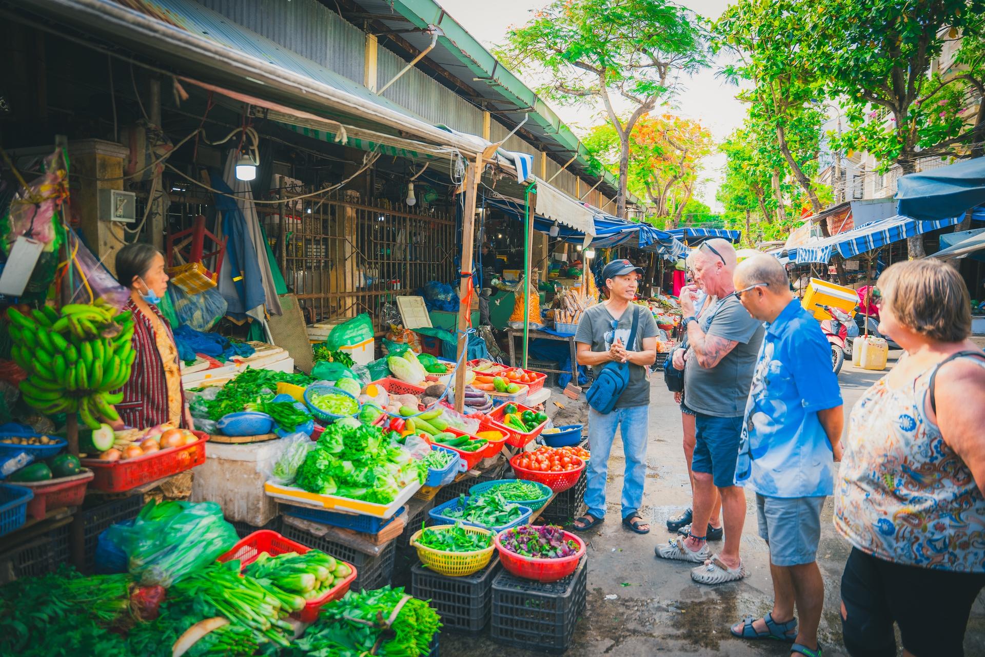 Hoi An Evening Street Food Tour with a Local Guide - Thumbnail 5