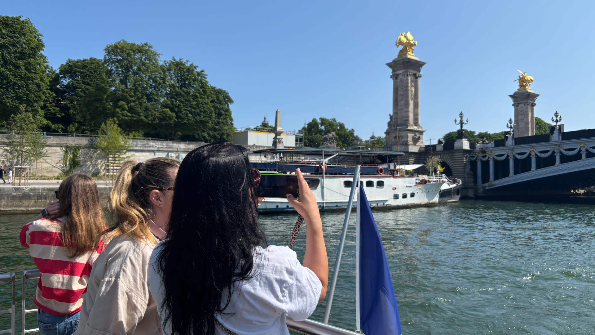 Batobus Seine River Hop-On Hop-Off Boat Tour - Thumbnail 8