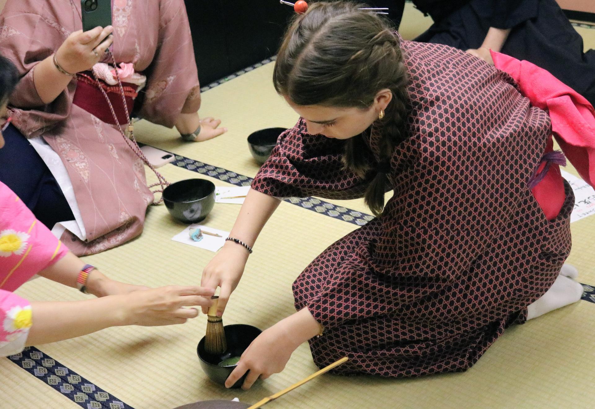 Learn Zen of Making tea Matcha,enjyoing Wagashi in kimono set - Thumbnail 33
