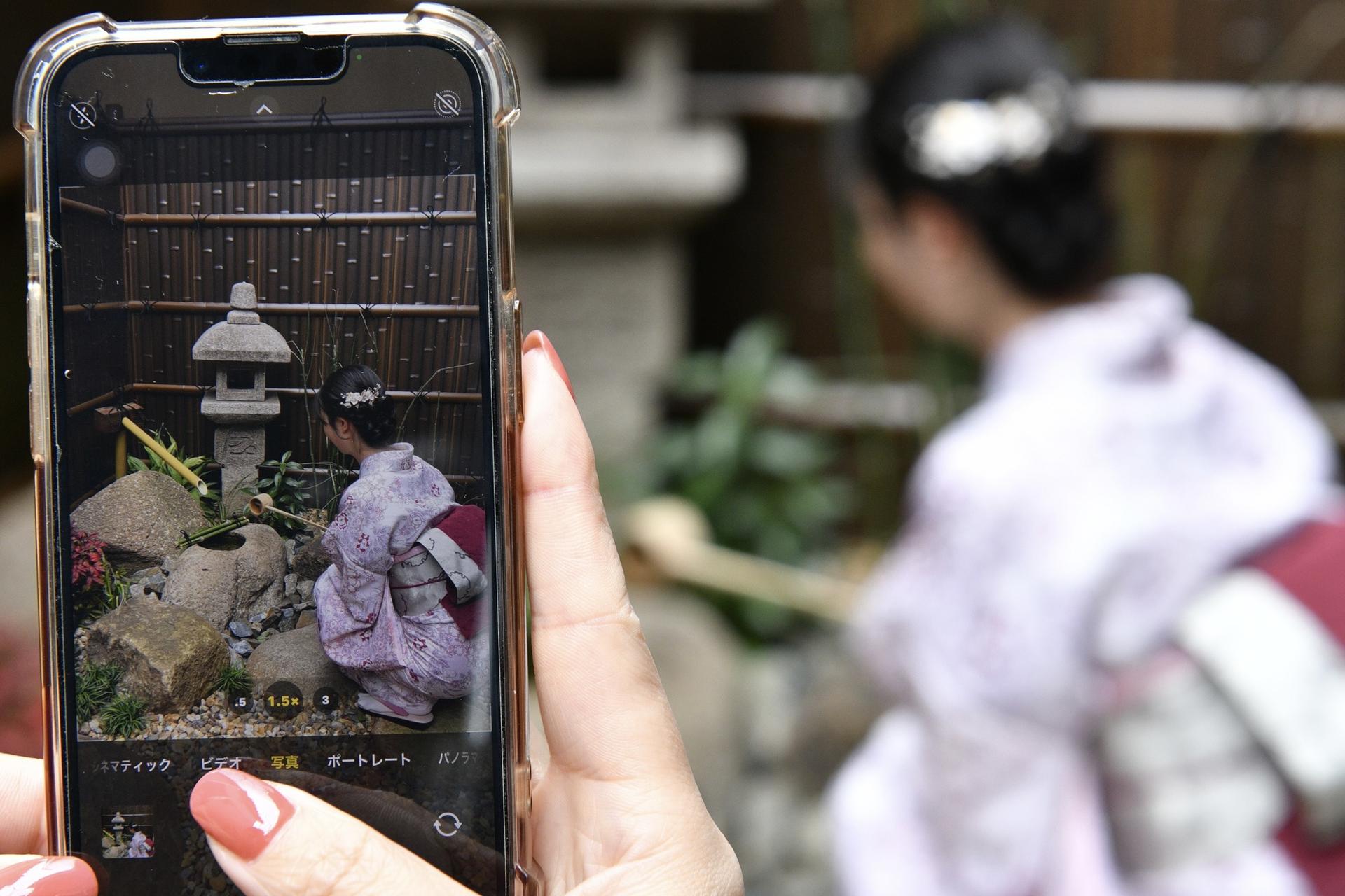 Kyoto: Tea Ceremony with Kimono and Photoshoot - Thumbnail 9