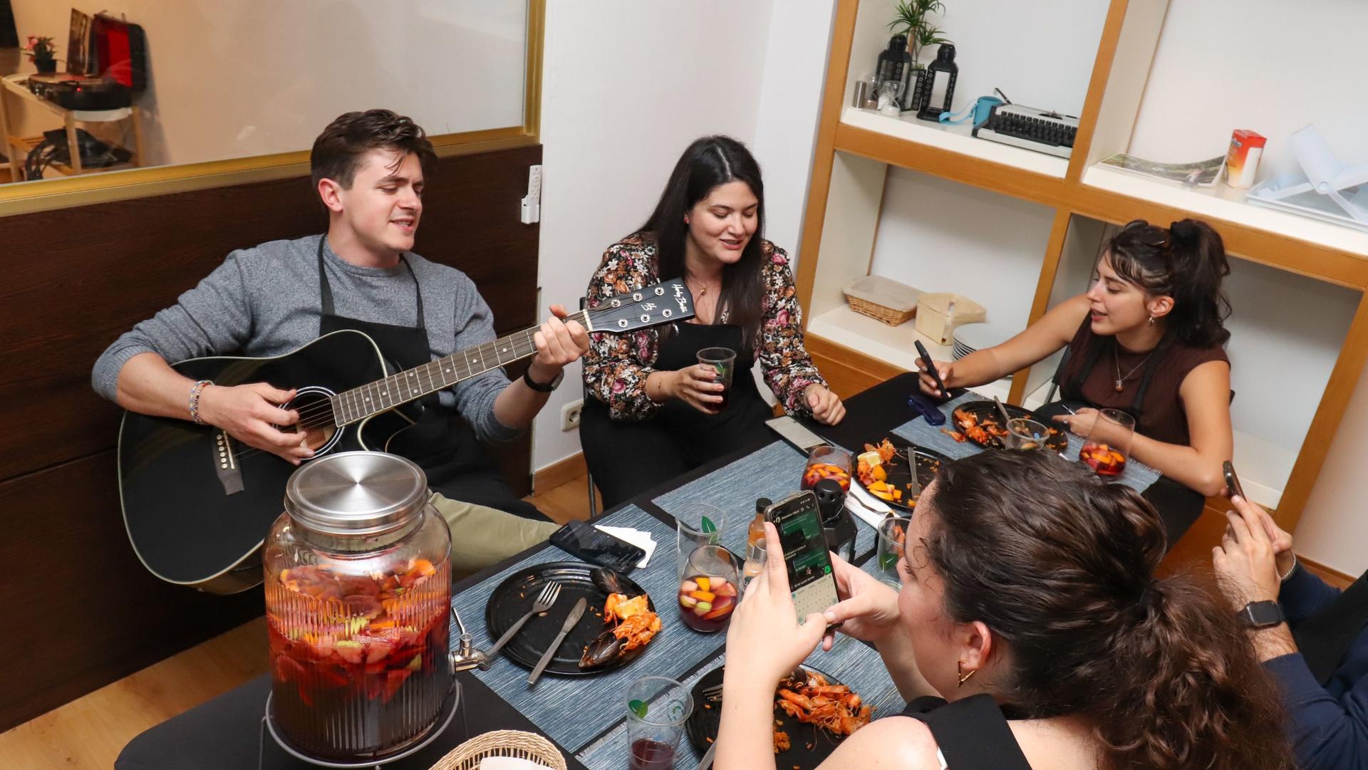 Paella and sangria workshop in Madrid - Thumbnail 5