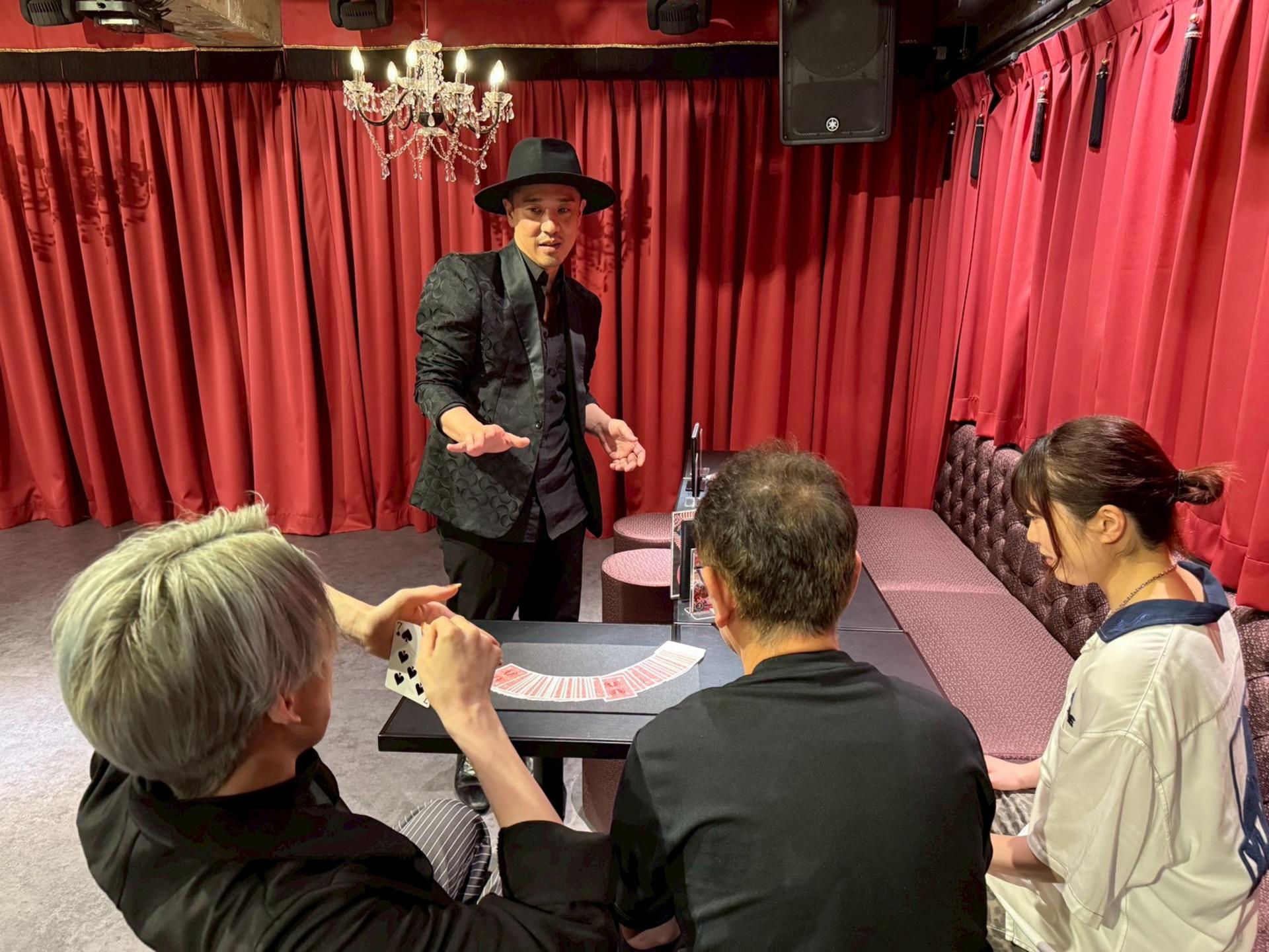 Tokyo: Illusion Magic & Dance Show Experience with Drink - Thumbnail 8