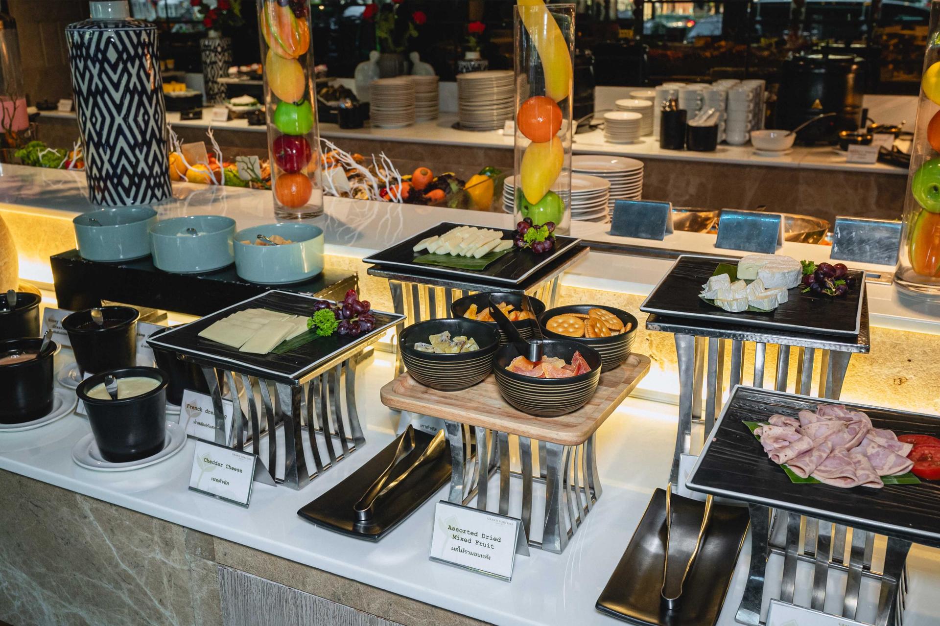 Buffet at One Ratchada, Avani Ratchada Bangkok Hotel - Thumbnail 6