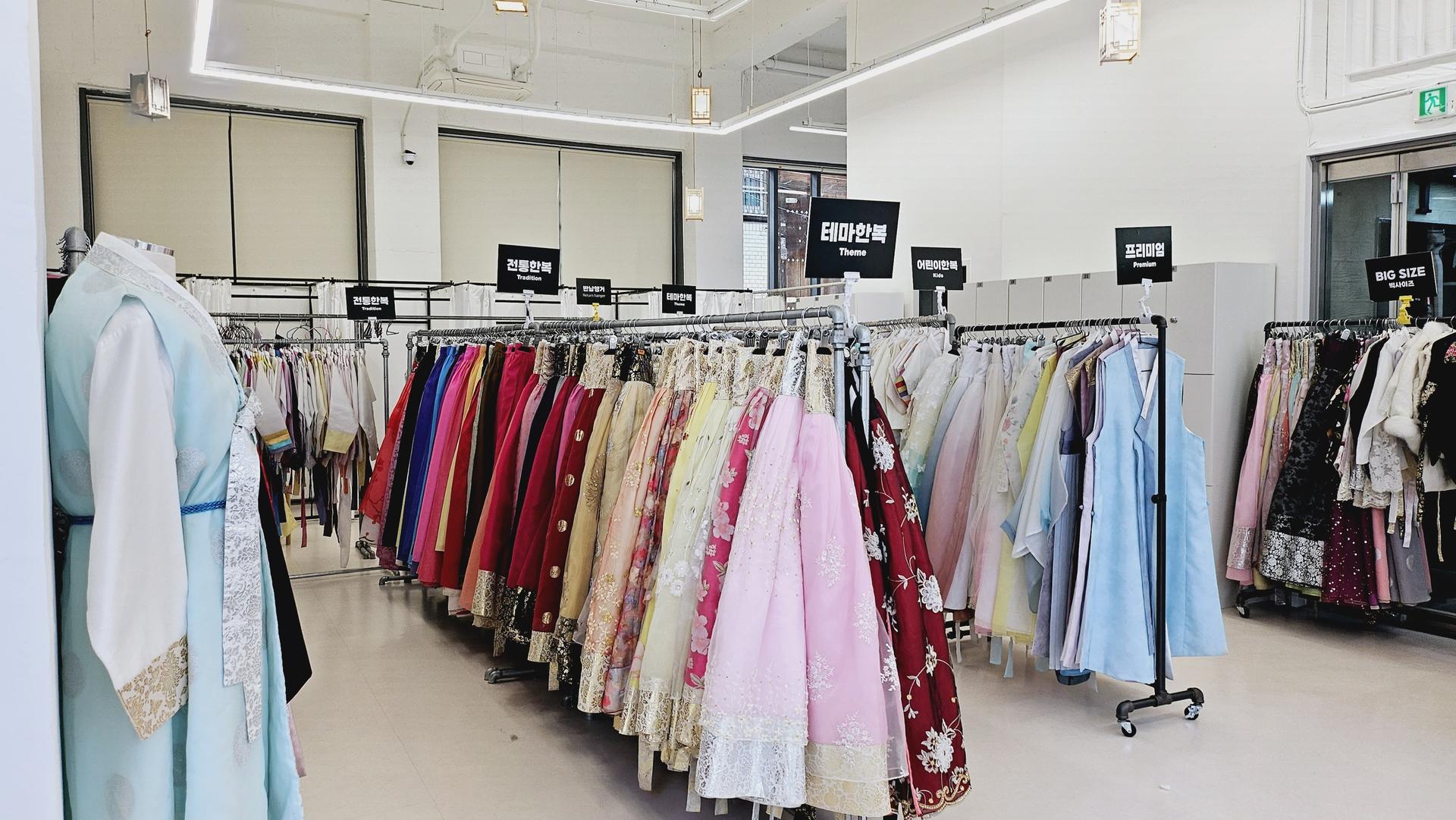 Hanbok Rental at Changdeokgung Hanboknam Store - Thumbnail 5