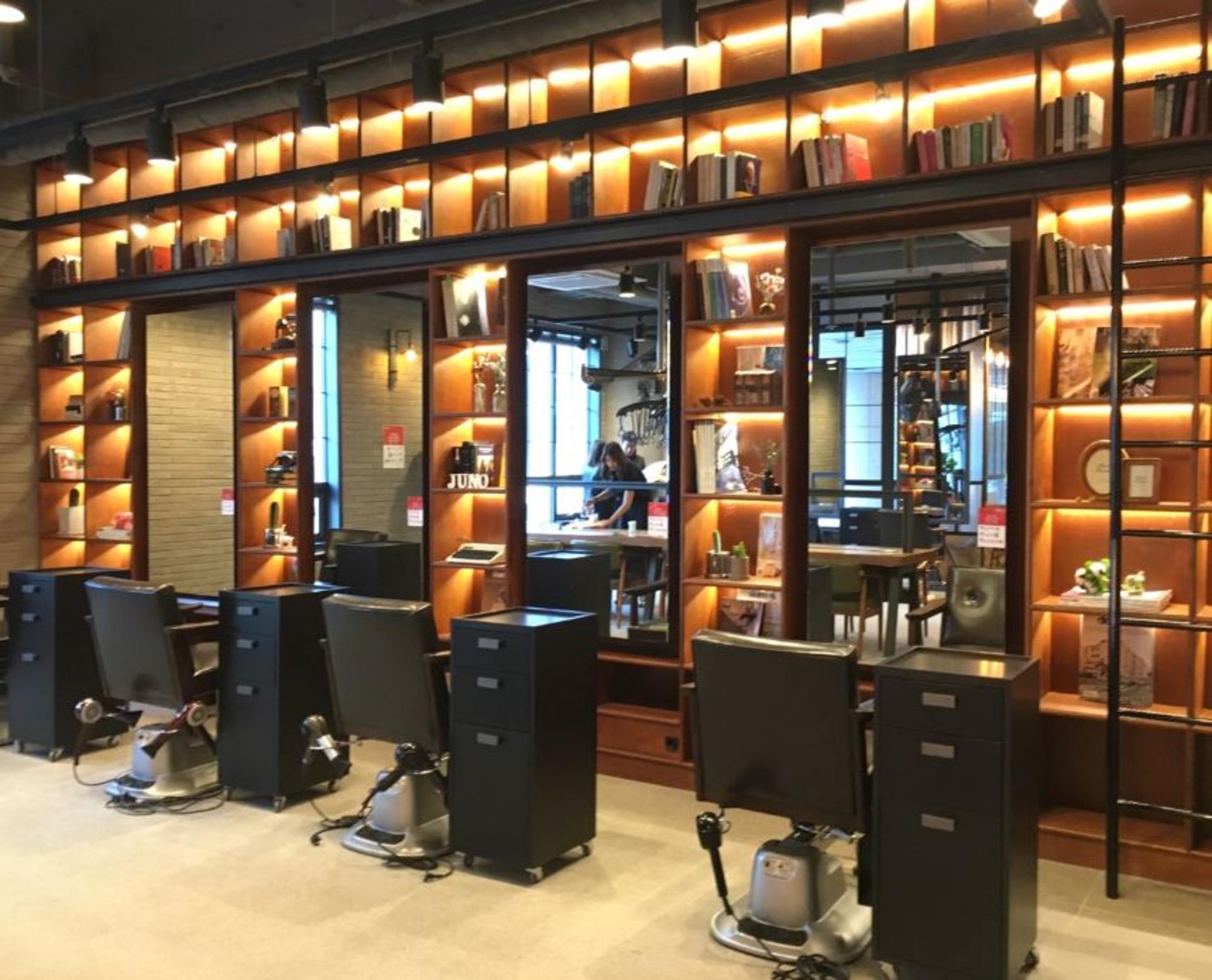 Seoul JUNO HAIR Hongik Univ. Station Branch - Image 1