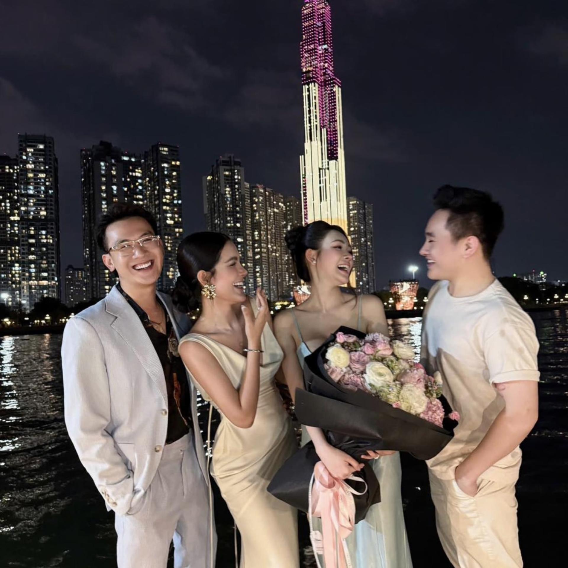 Dinner Experience on Lively Saigon River Luxury Mini Cruise - Thumbnail 5
