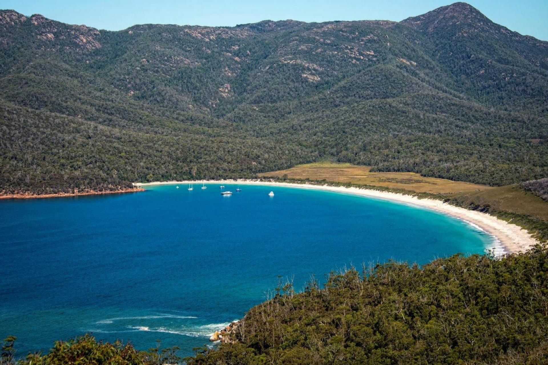 Freycinet National Park and Wineglass Bay Scenic Tour - Image 1