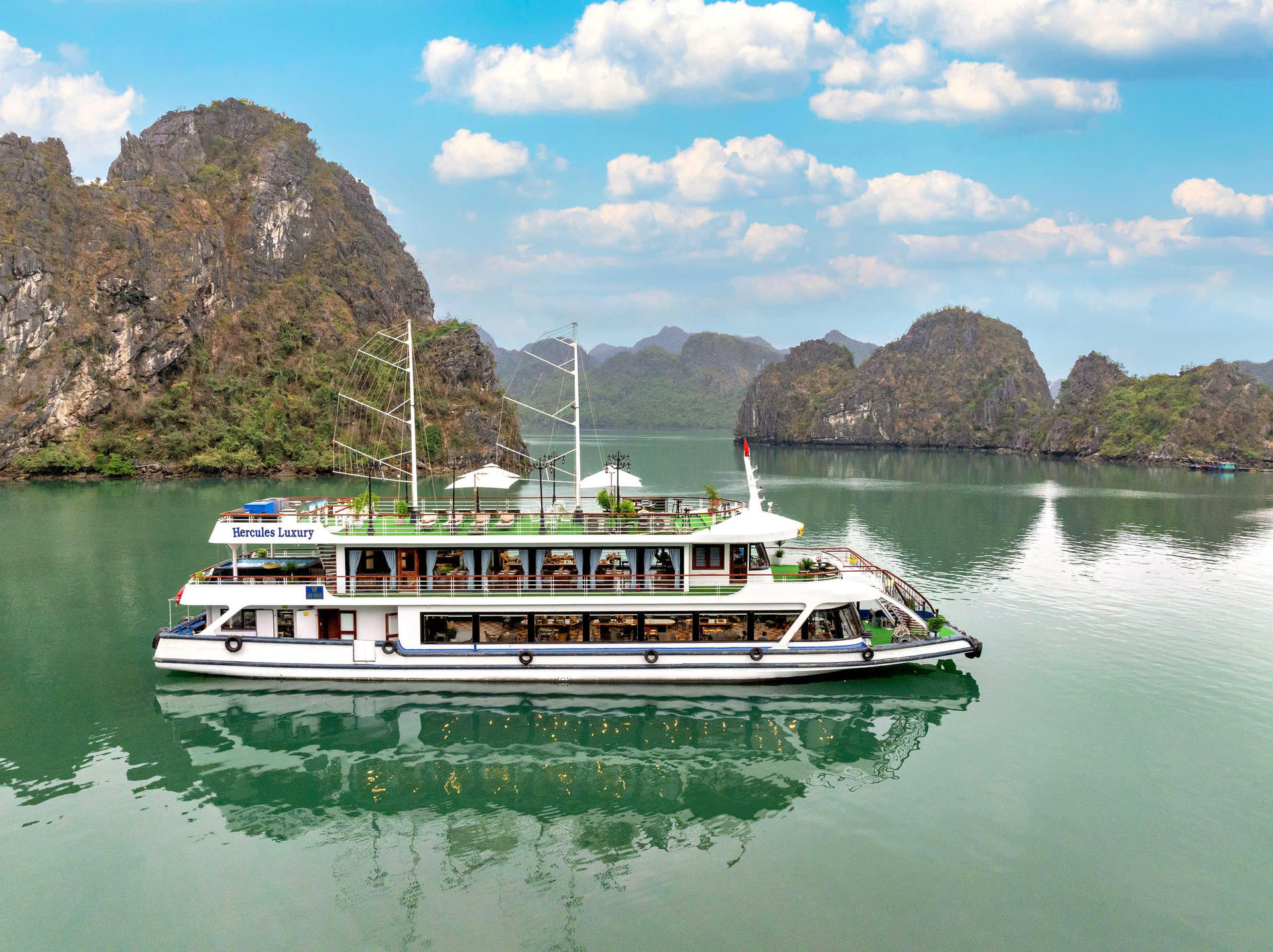 Hercules Luxury Day Cruise: Ha Long Bay, Sung Sot, Ti Top - Image 1