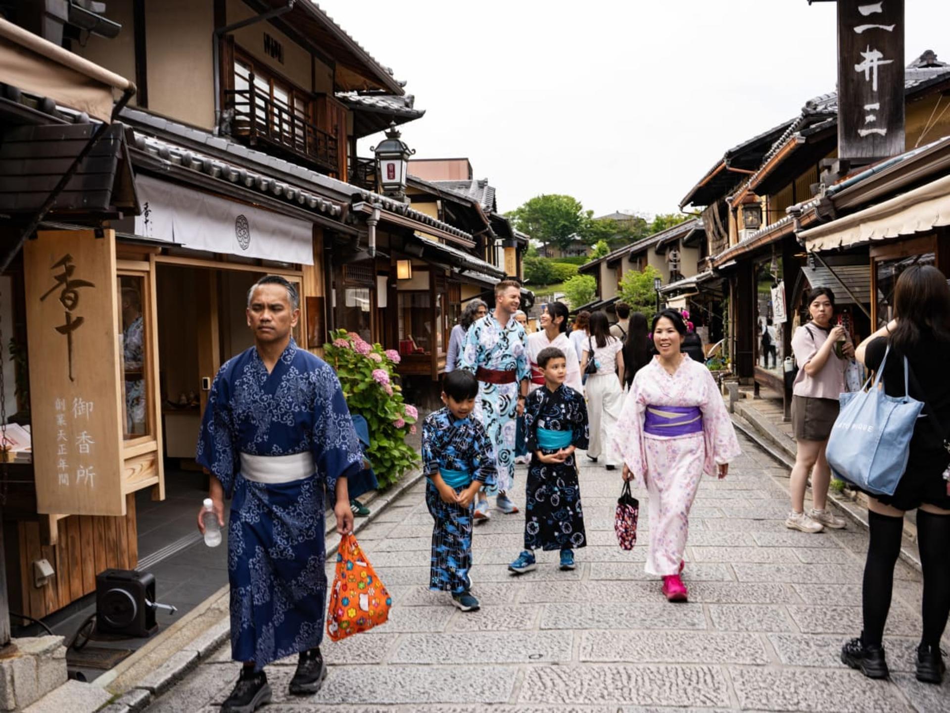 [Capture the moment Japan] Gion & Nishiki Market Walking Tour - Image 1