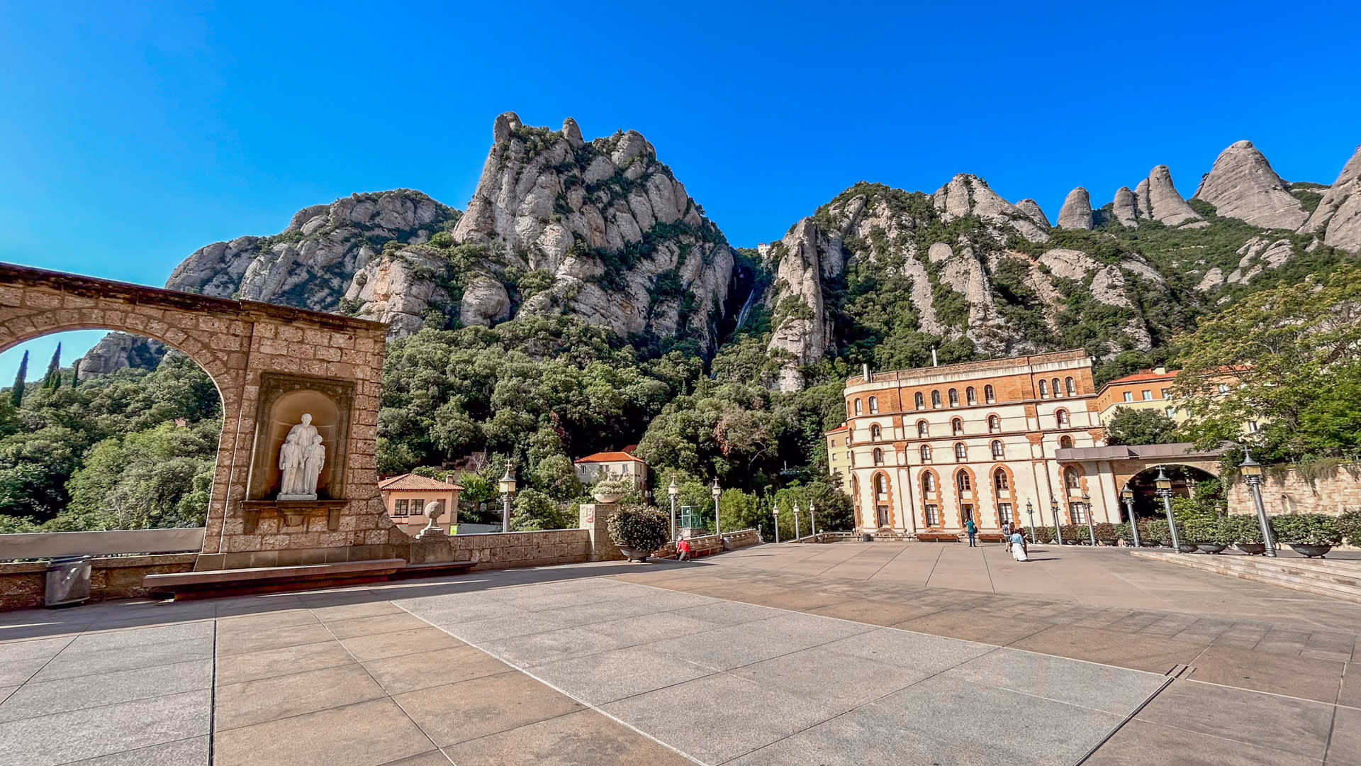 Montserrat and Sagrada Familia Tour in Barcelona - Thumbnail 15