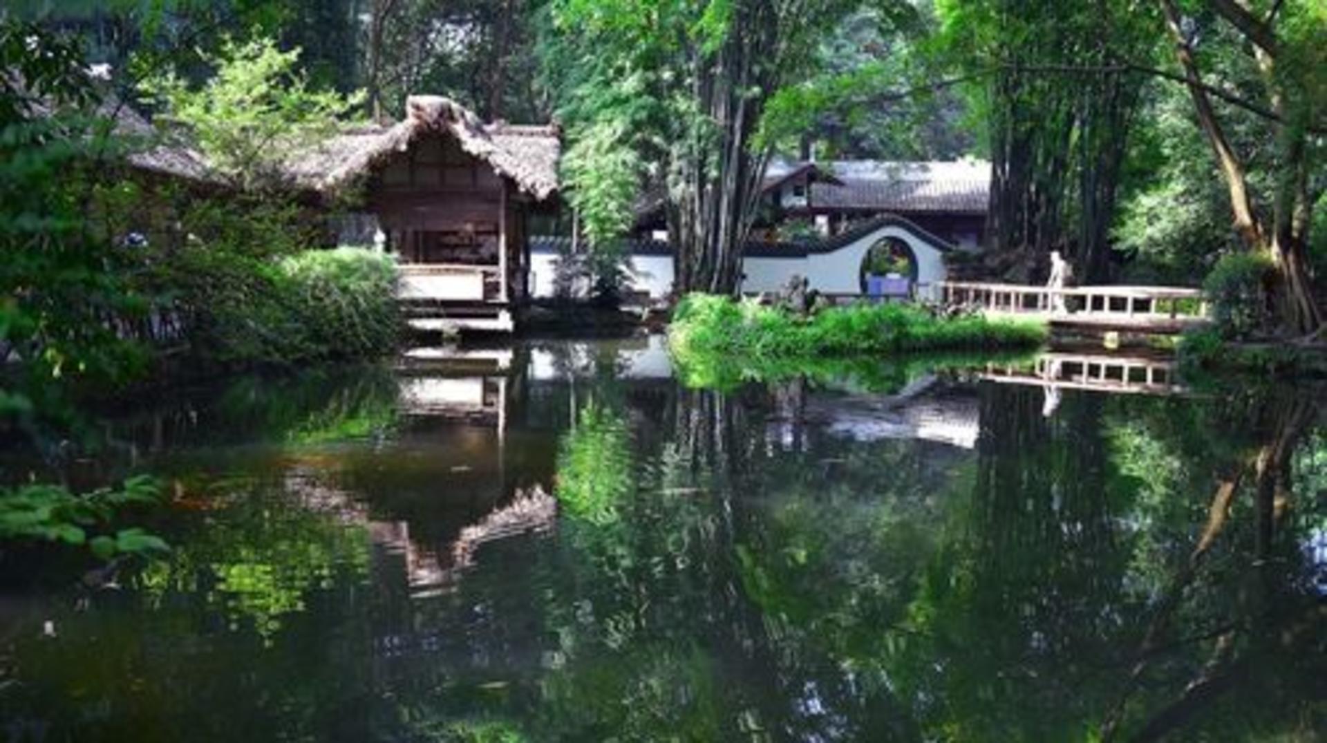 One-Day Private Car Tour: Du Fu Thatched Cottage, Jinli Ancient Street, and Chengdu IFS - Thumbnail 3