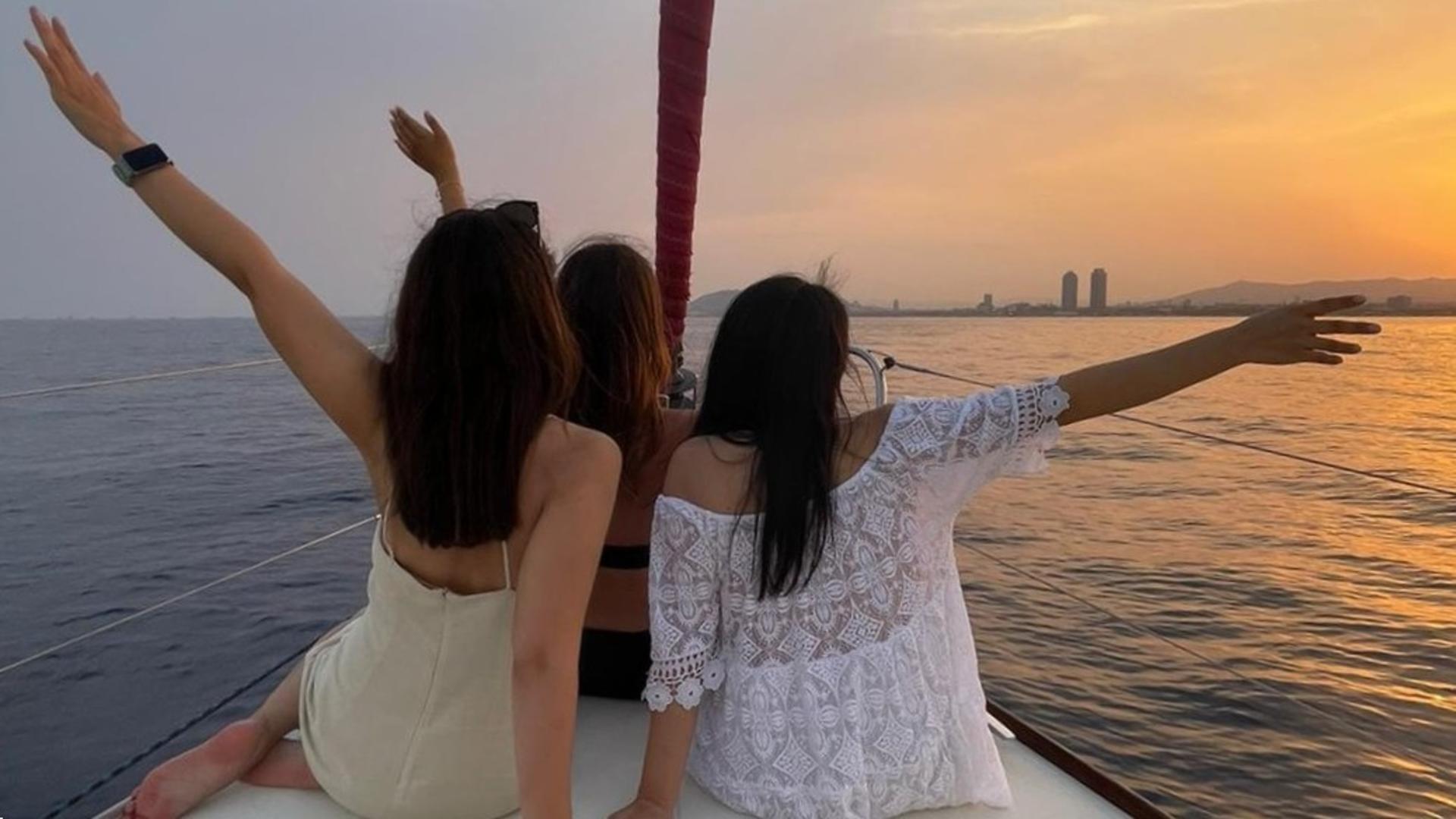 Sunset sailboat experience in Barcelona - Thumbnail 7