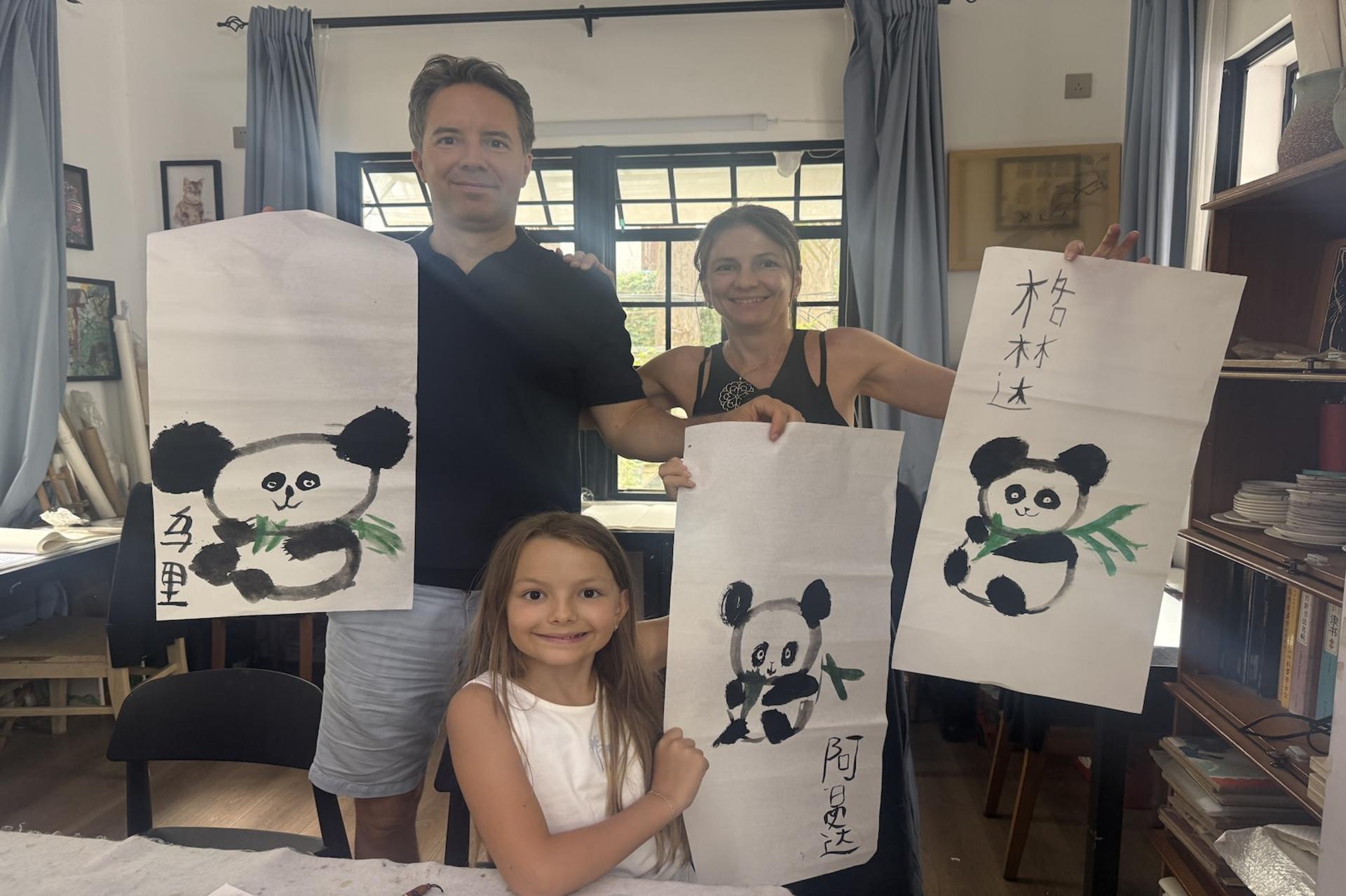 Shanghai Chinese Ink Painting Fan Workshop - Image 1