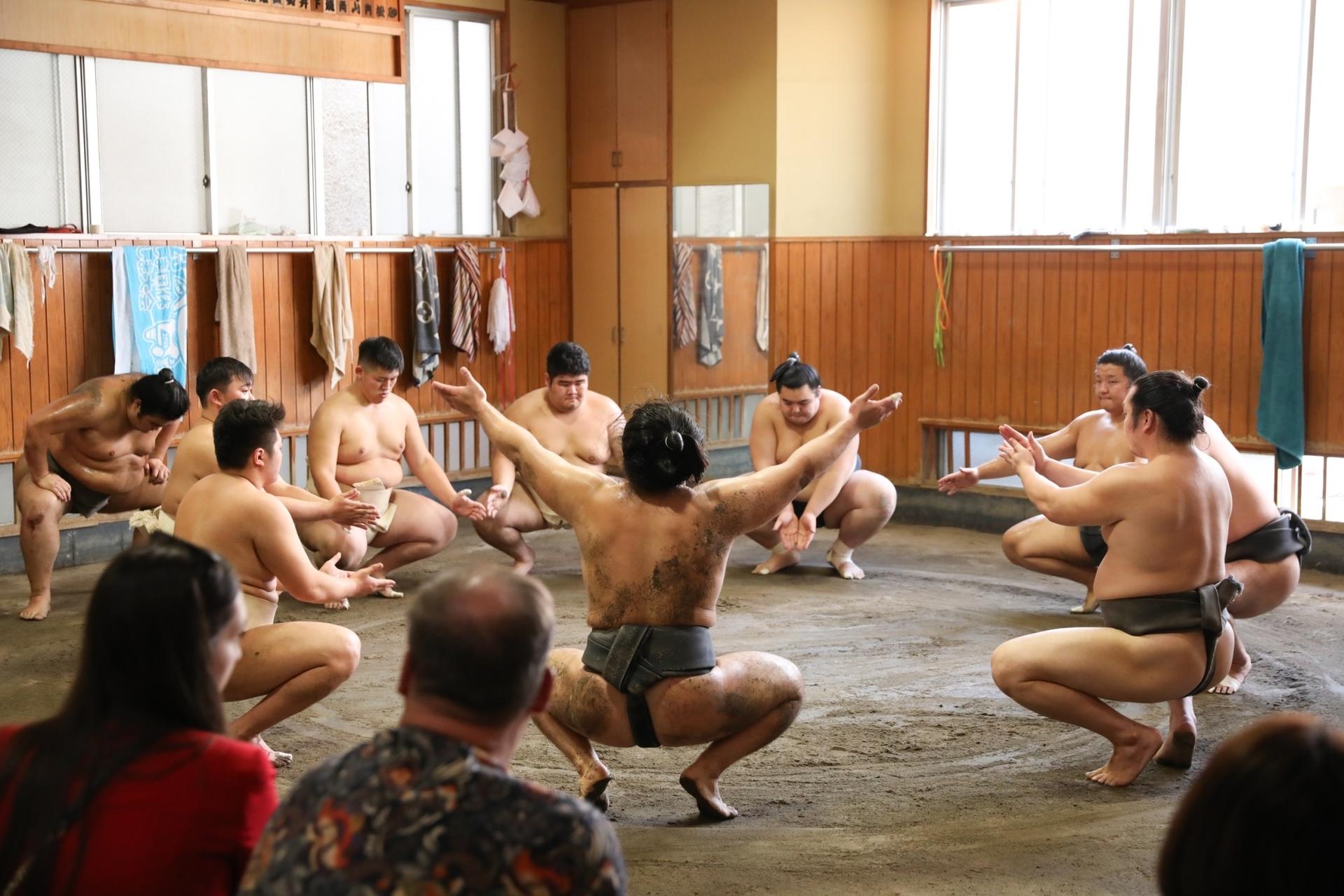 Tokyo Real Sumo Morning Practice with Expert Reporter - Thumbnail 27