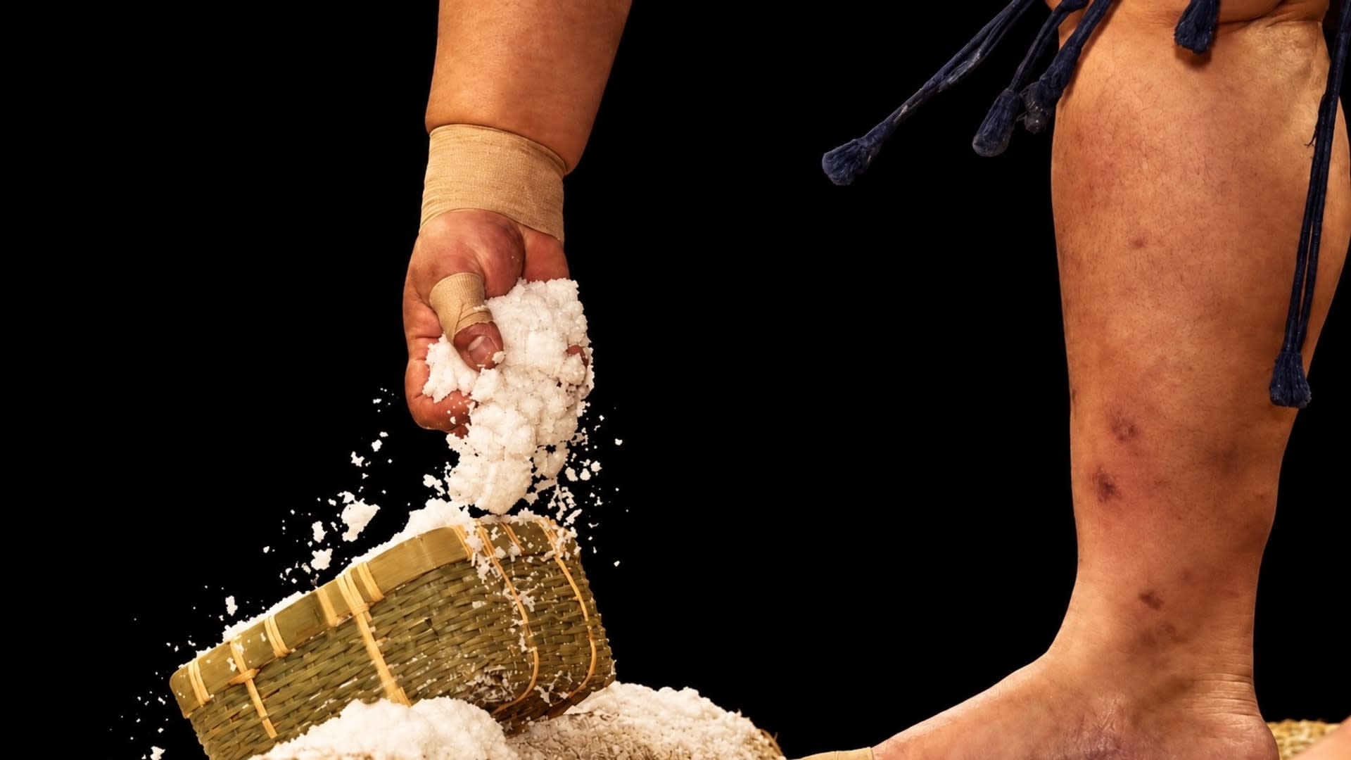 Kyoto Gion Yasaka Sumo: Live Show & Ring Challenge with Drink - Thumbnail 3
