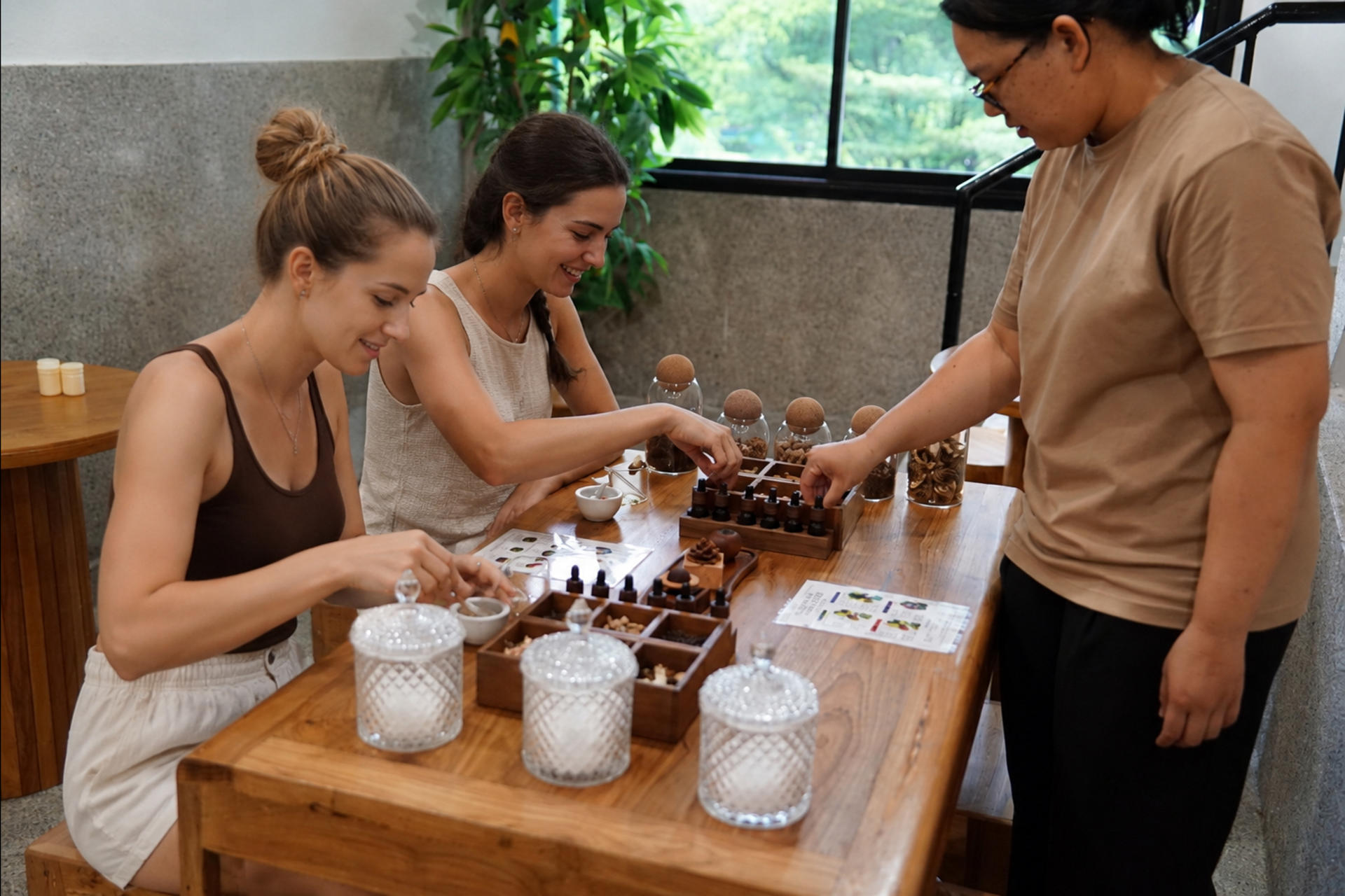 Thai Herbal Tea & Yadom Inhaler Workshop by Mango School in Bangkok - Thumbnail 6