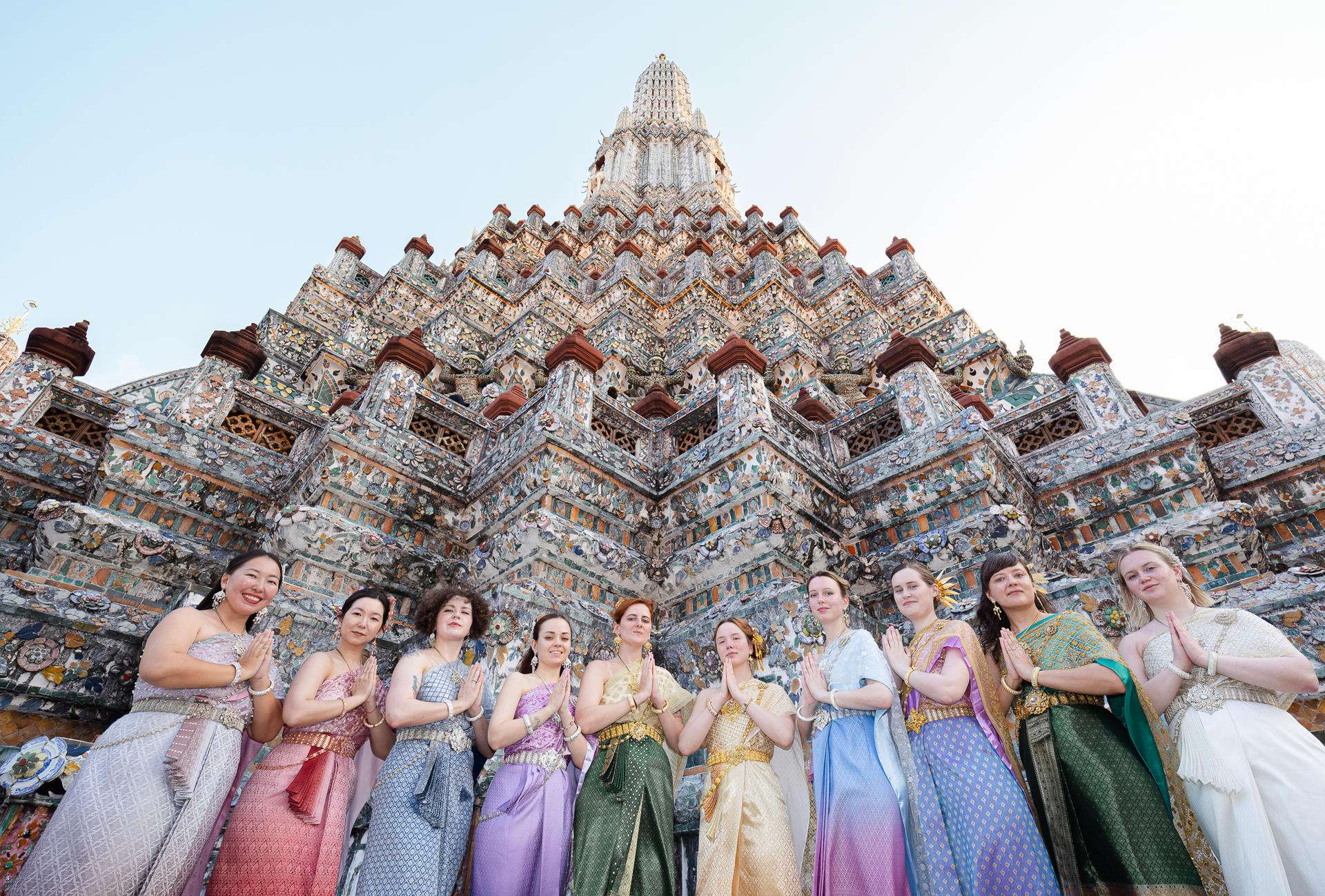 Thai Costume Rental by Butterfly Studio at Wat Arun in Bangkok - Thumbnail 41