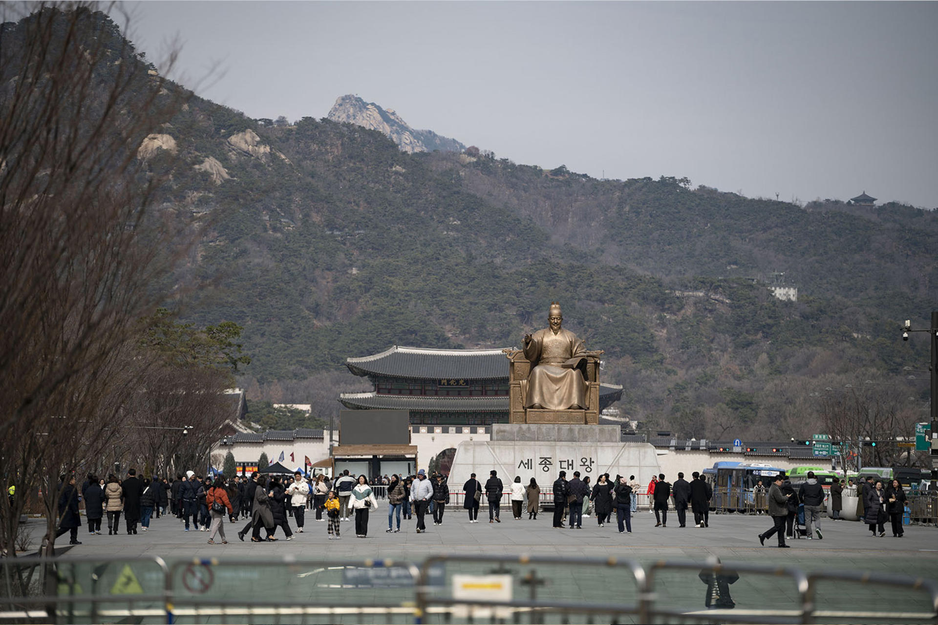 Seoul Gwanghwamun Square Half-Day Small Group Historical Tour - Thumbnail 2