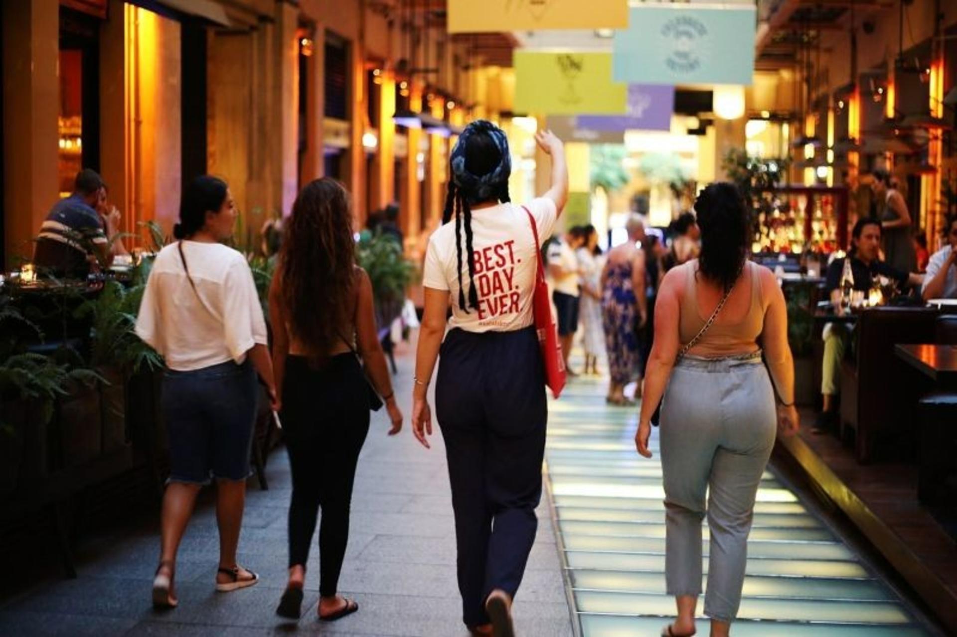 Athens highlights, drinks, and Meze delights night walking tour - Image 1