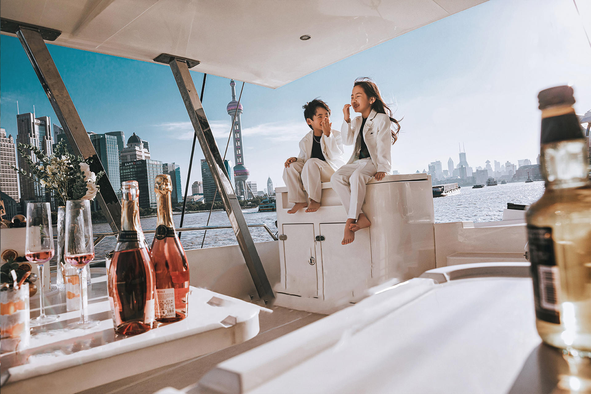 Shanghai Bund Parent-Child Yacht Photography (All Negatives Included & Costumes/Styling Included) - Thumbnail 3