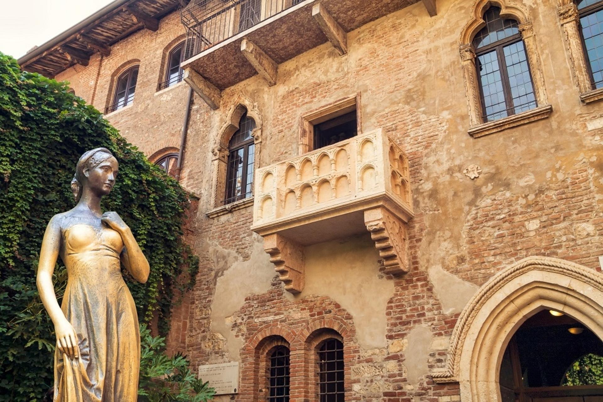 Verona, Sirmione and Lake Garda tour from Milan - Thumbnail 7