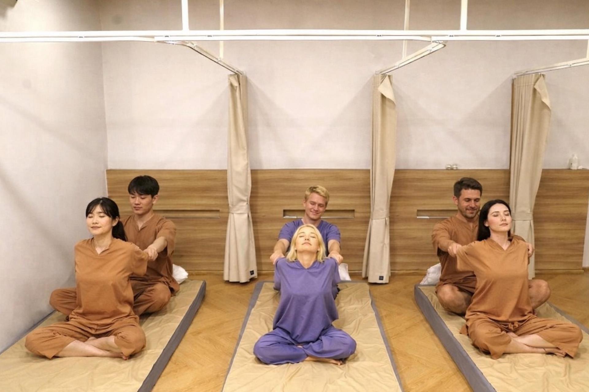 Best Couples Thai Massage Workshop at BTS Taksin in Bangkok - Thumbnail 12