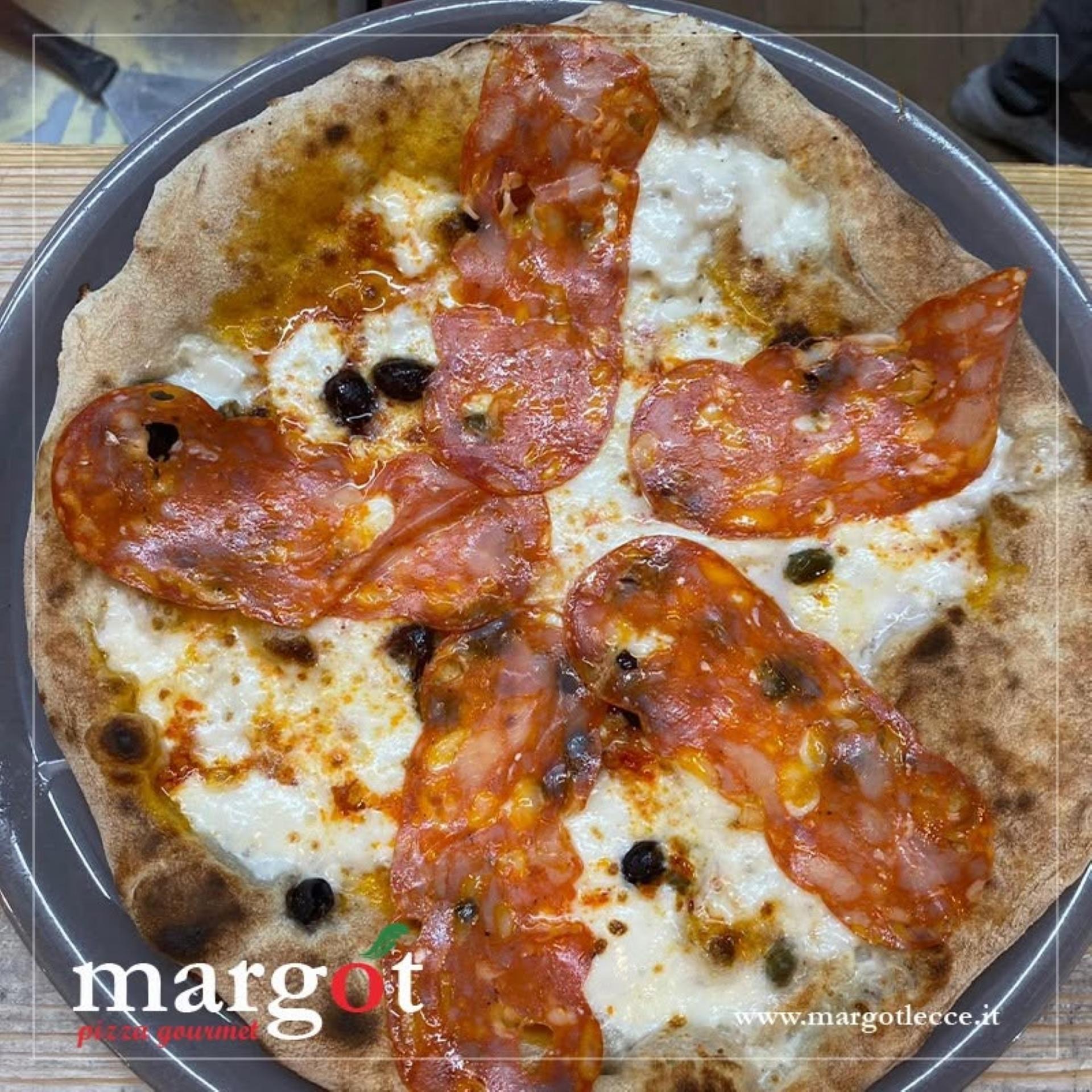 Gourmet Pizza Experience with Drinks and Dessert in Lecce - Thumbnail 57