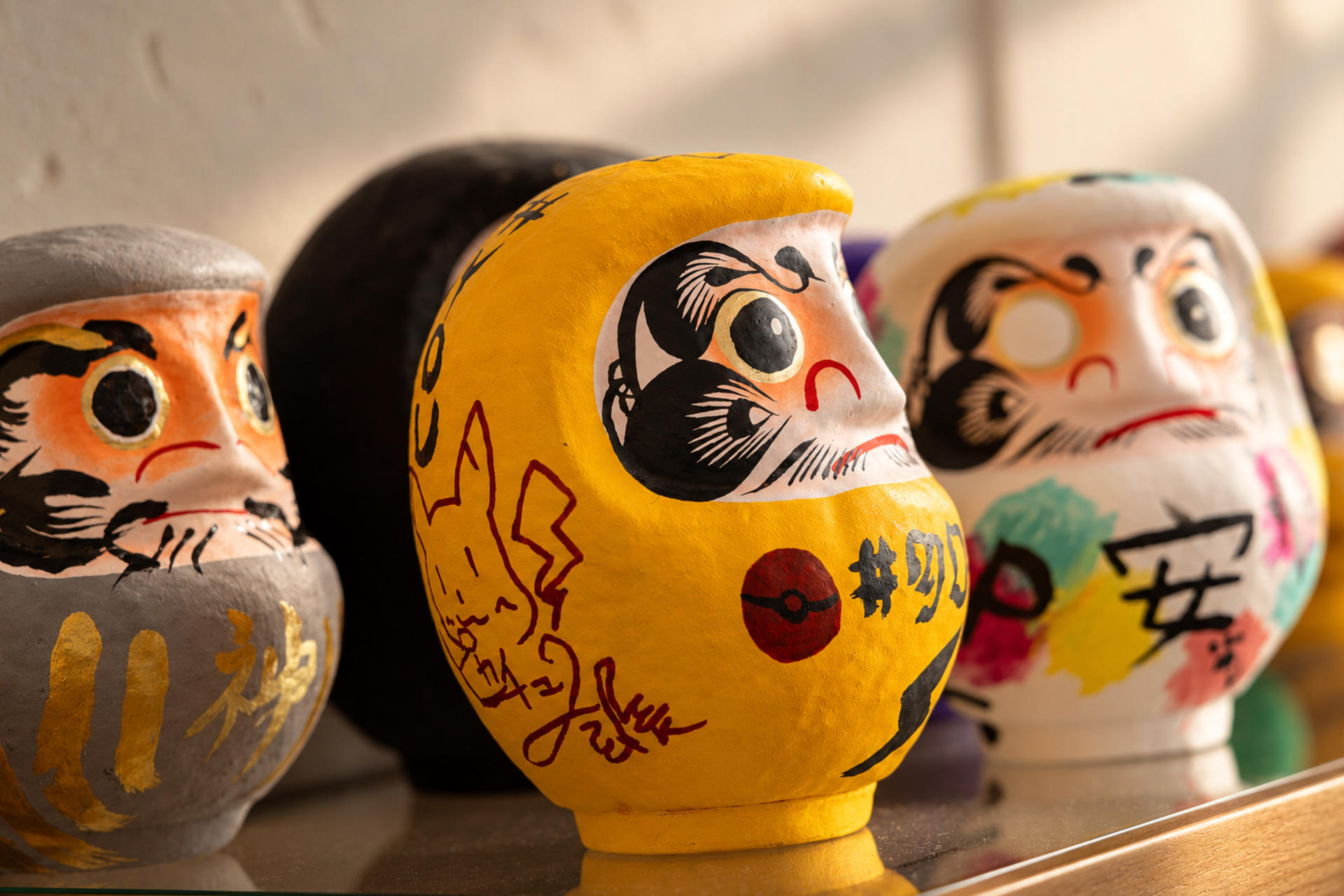 Osaka Shinsaibashi: Daruma painting experience where you write your wishes with a brush - Thumbnail 4