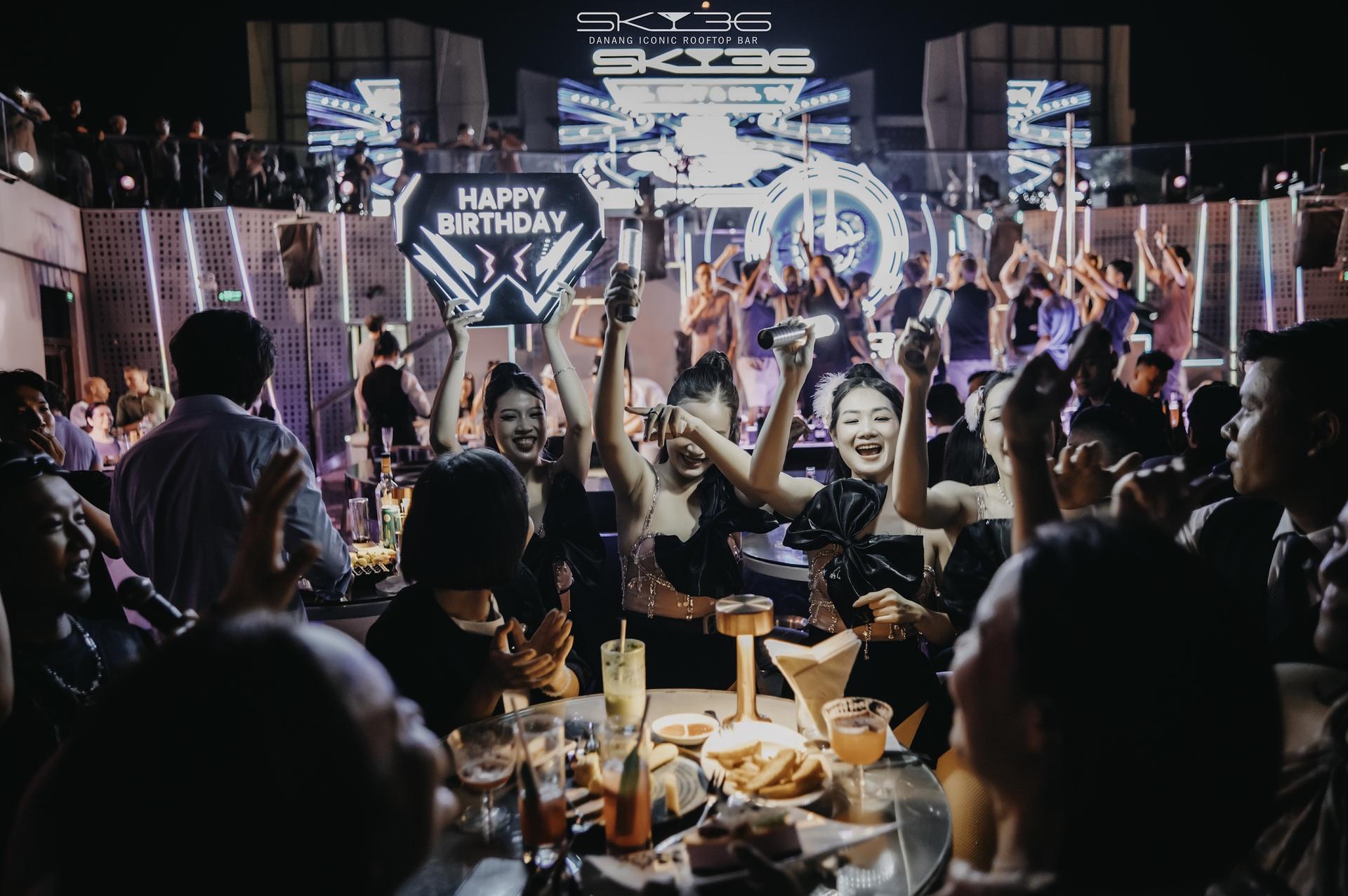 Nightlife Experience At Sky36 Rooftop Nightclub In Da Nang - Thumbnail 2