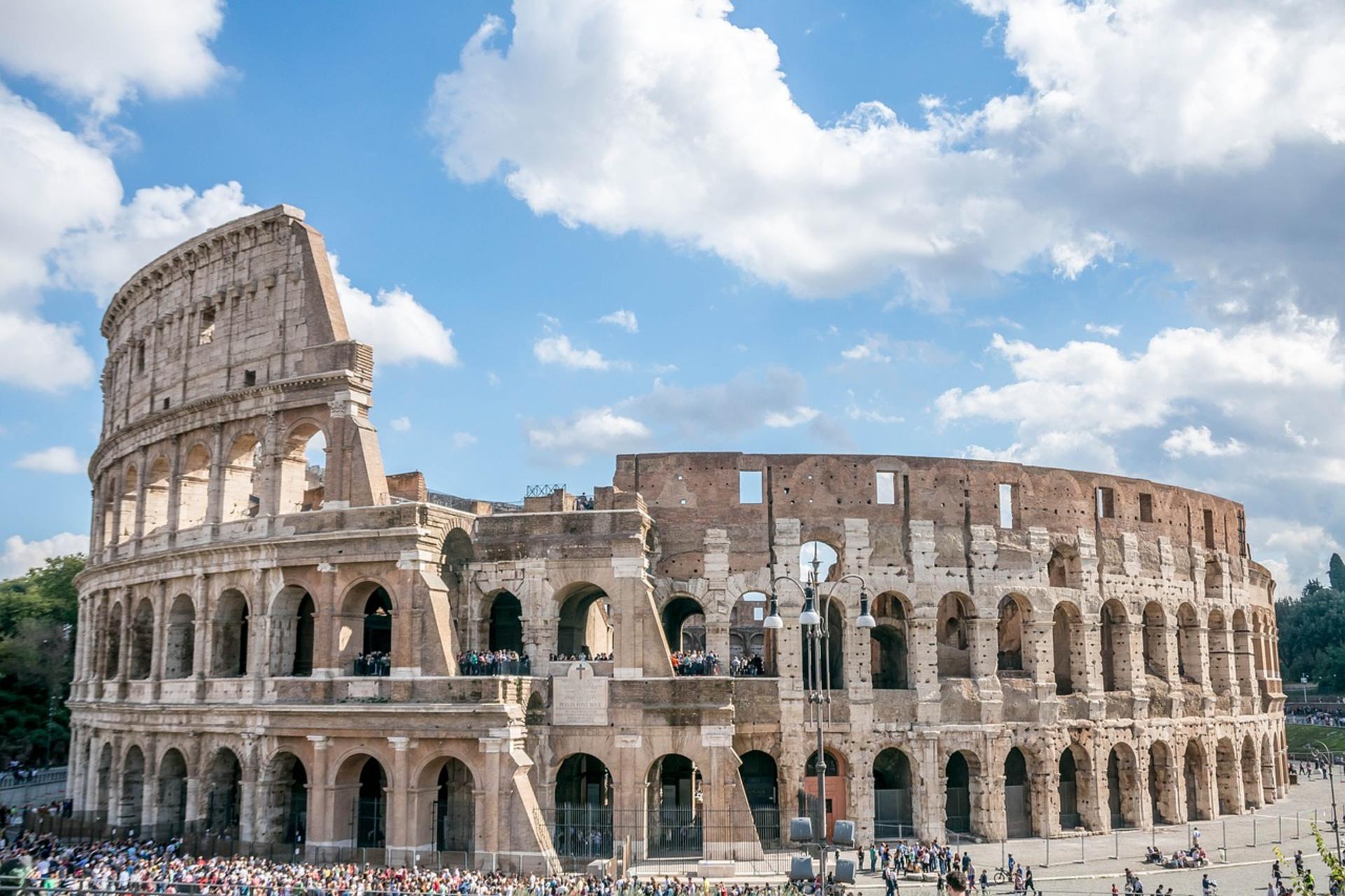 Colosseum, Roman Forum, and Palatine Hill Tour in Rome - Image 1