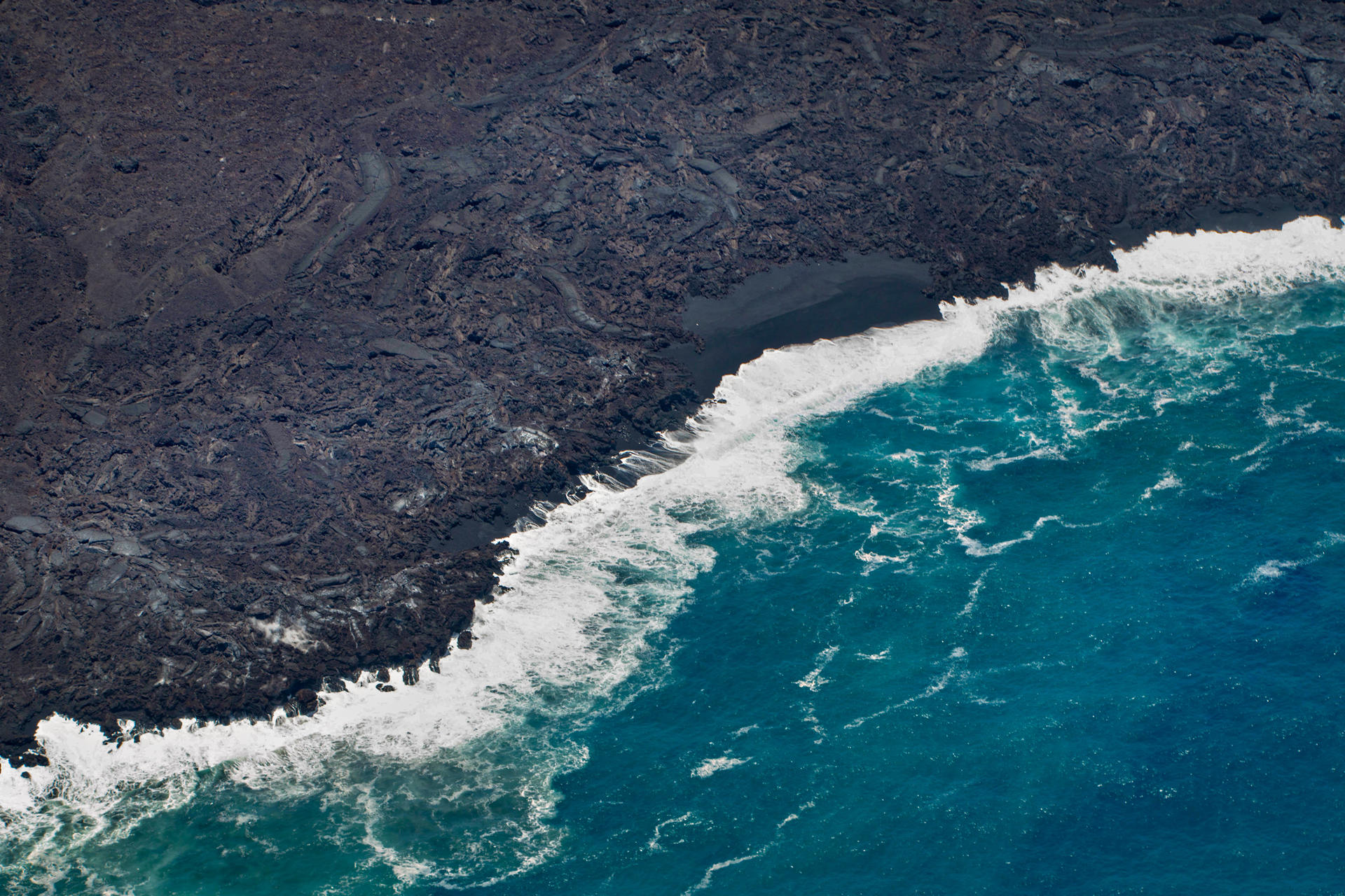 Discover Hilo with Blue Hawaiian Helicopters Tour - Thumbnail 4