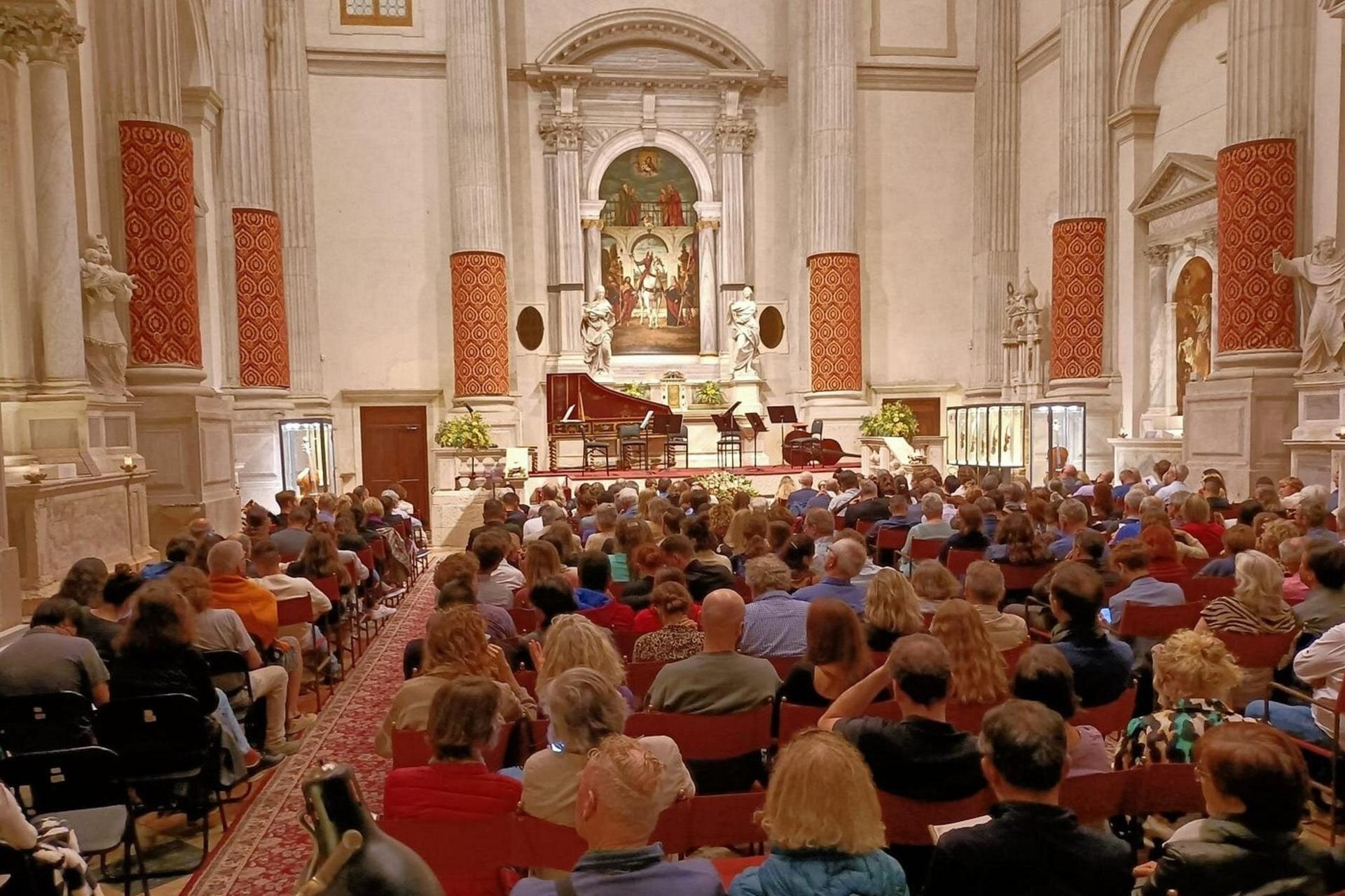 Interpreti Veneziani concert at Church of San Vidal in Venice - Thumbnail 5