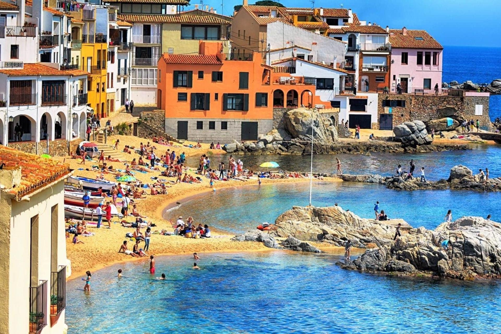 Costa Brava and Medieval Girona Day Tour from Barcelona - Thumbnail 10