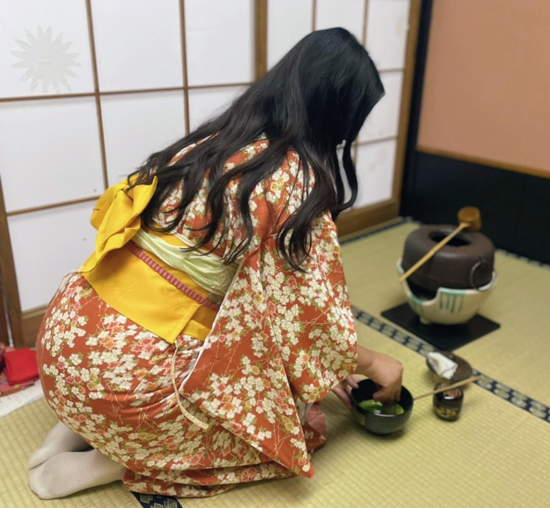 Learn Zen of Making tea Matcha,enjyoing Wagashi in kimono set - Thumbnail 2