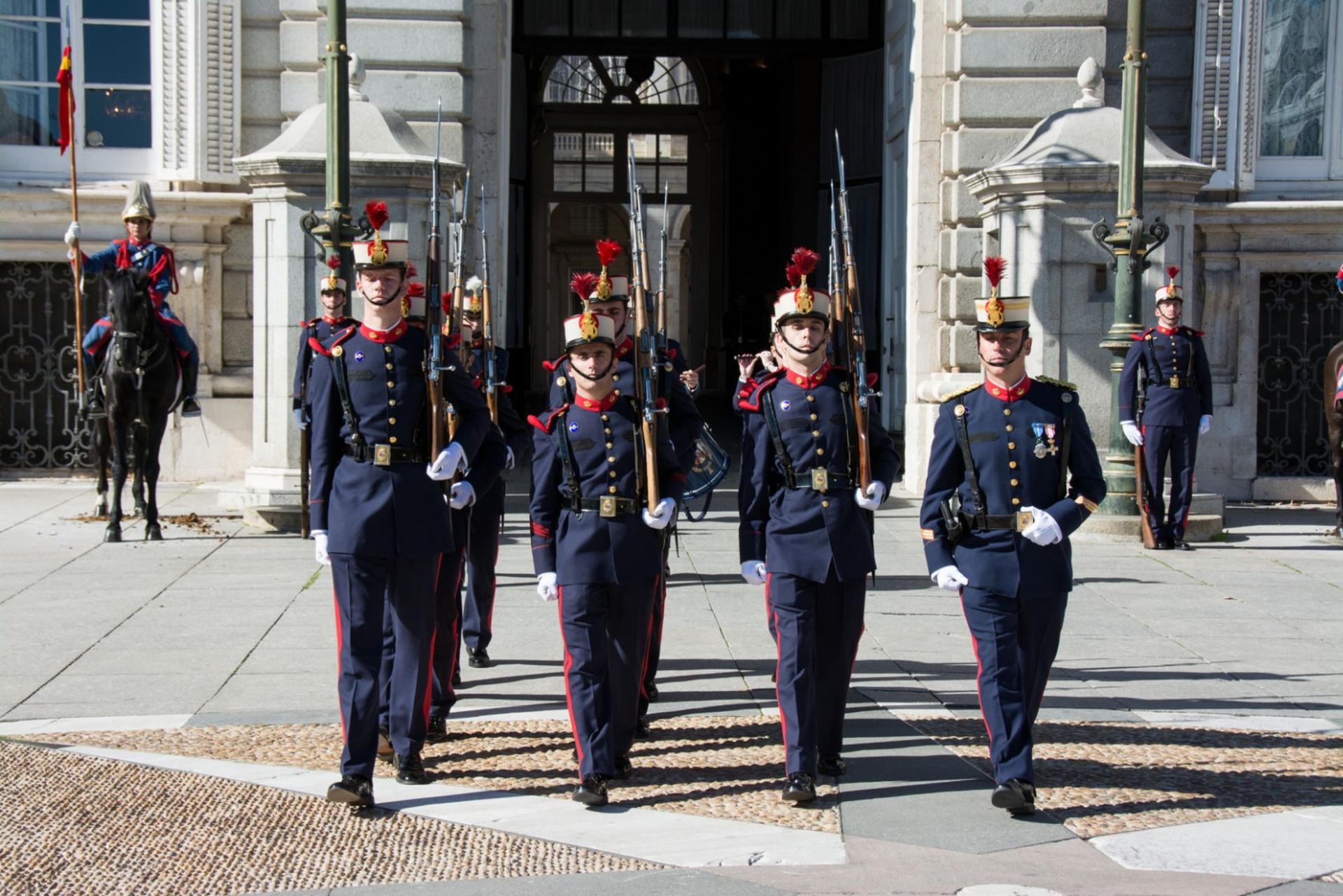 Royal Palace of Madrid Guided Tour - Thumbnail 11